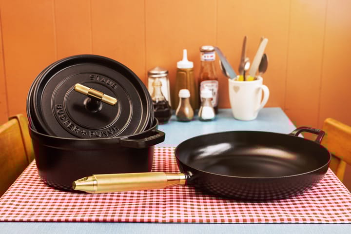 Buster & Punch frigideira de ferro fundido preta Ø28 cm, Puxador de latão STAUB