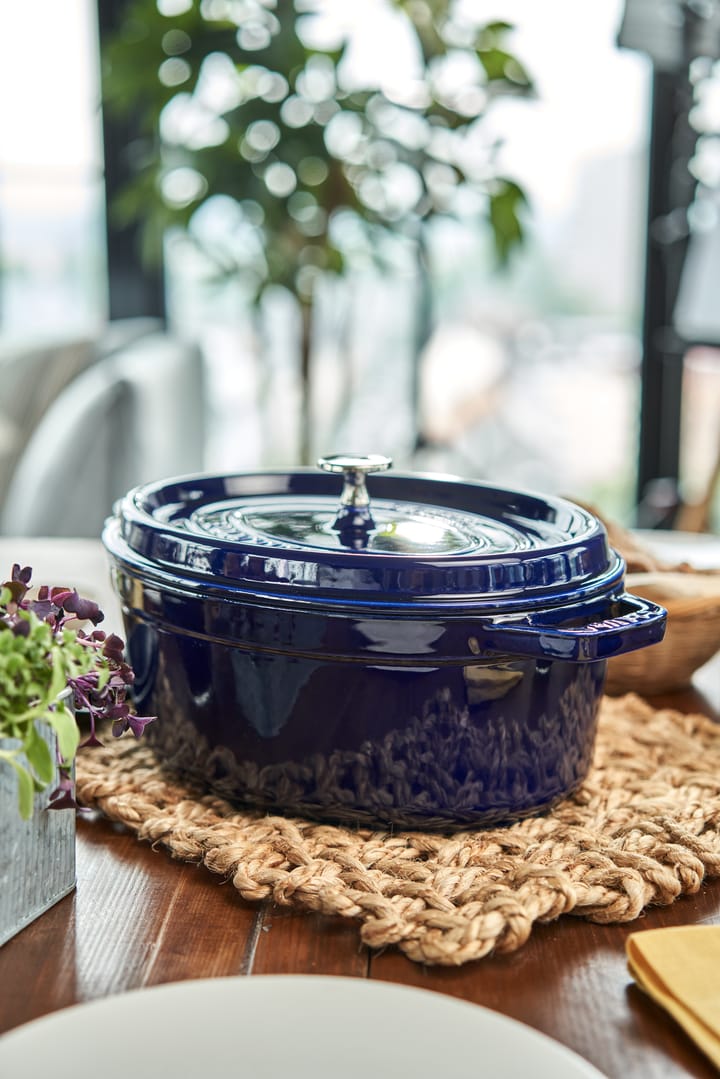 Caçarola para forno oval Staub. Três camadas de esmalte 4,2 l, azul escuro STAUB