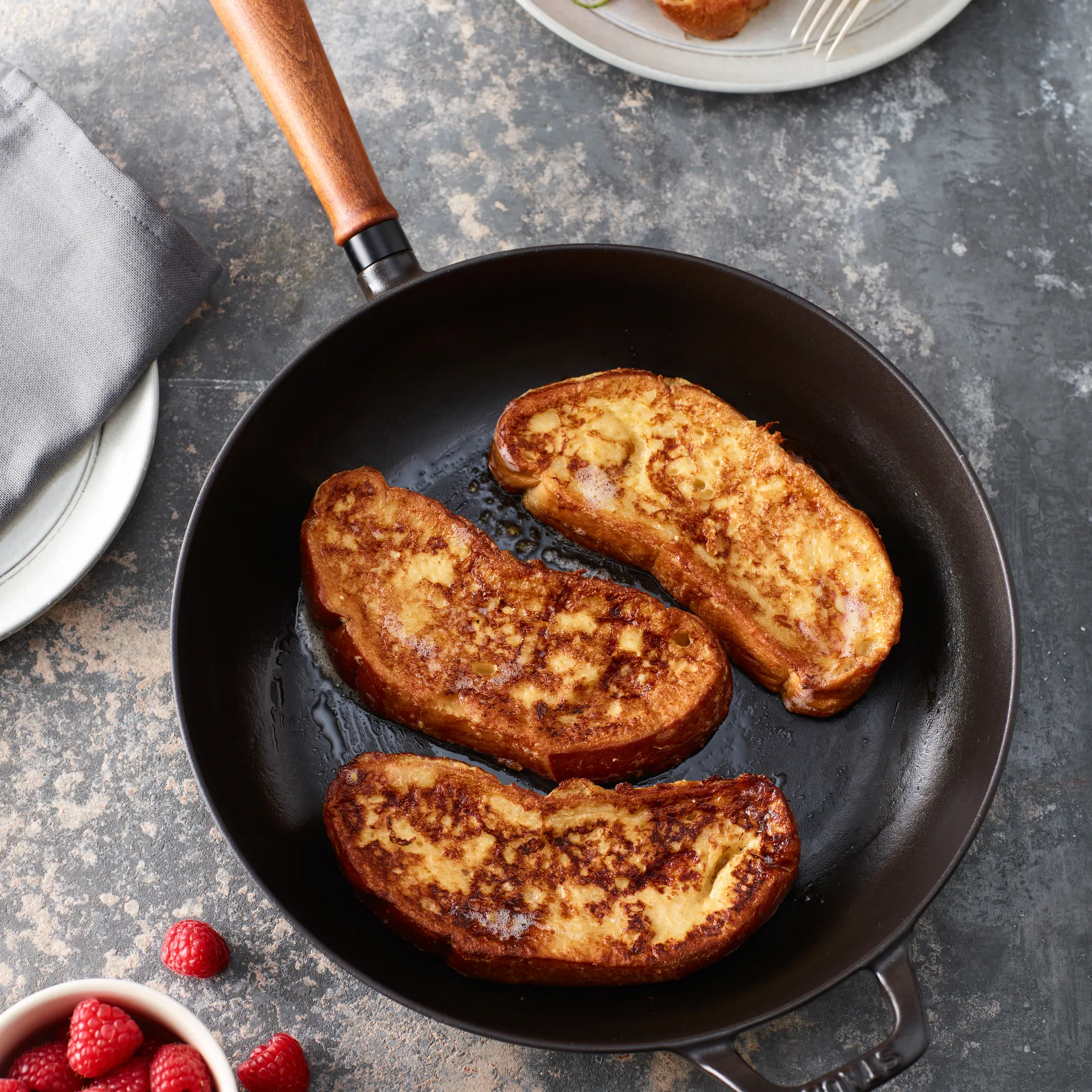 Frigideira com pega de madeira Vintage Ø24 cm, Preto STAUB