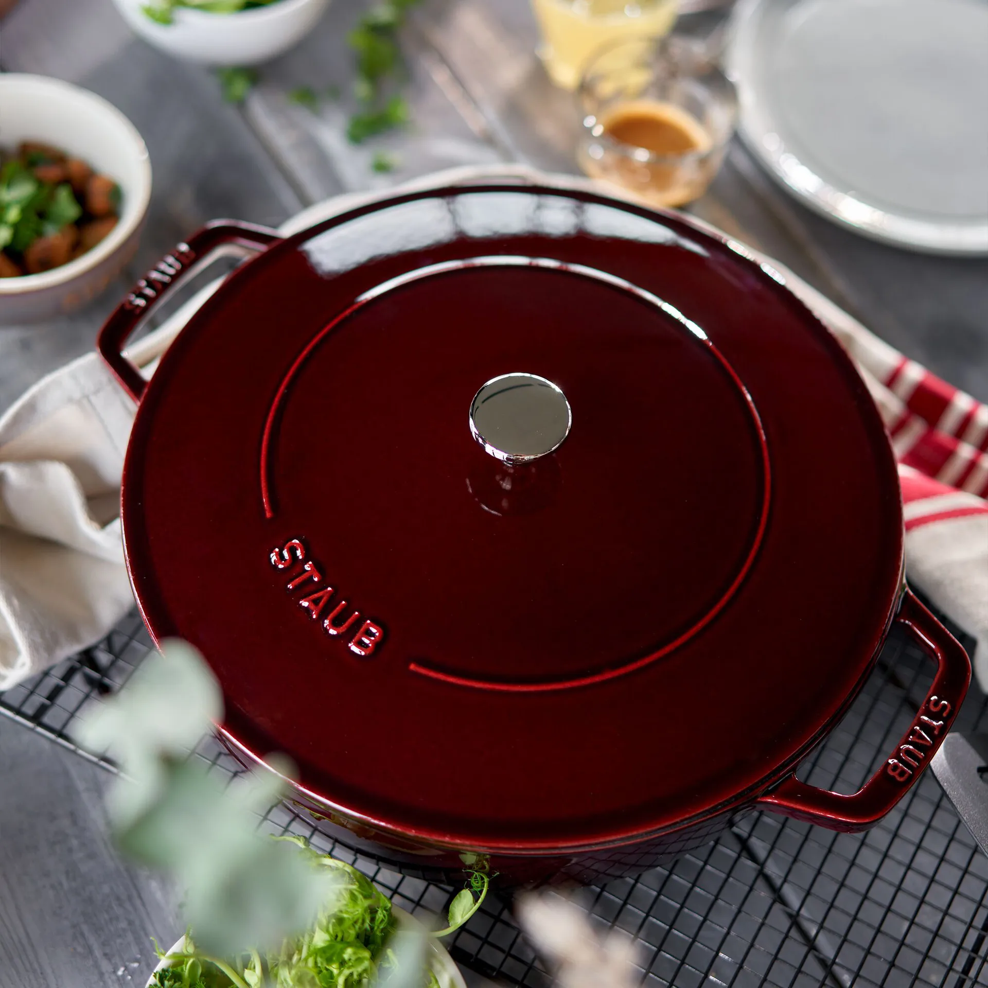 Staub Chistera caçarola de ferro fundido Ø24 cm, Vermelho grenadine STAUB