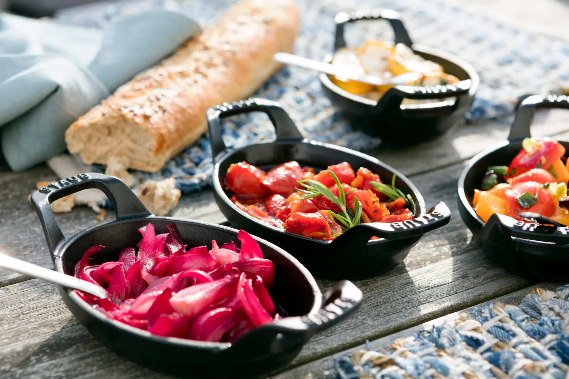 Staub forma oval para forno de ferro fundido 15 cm, Preto STAUB