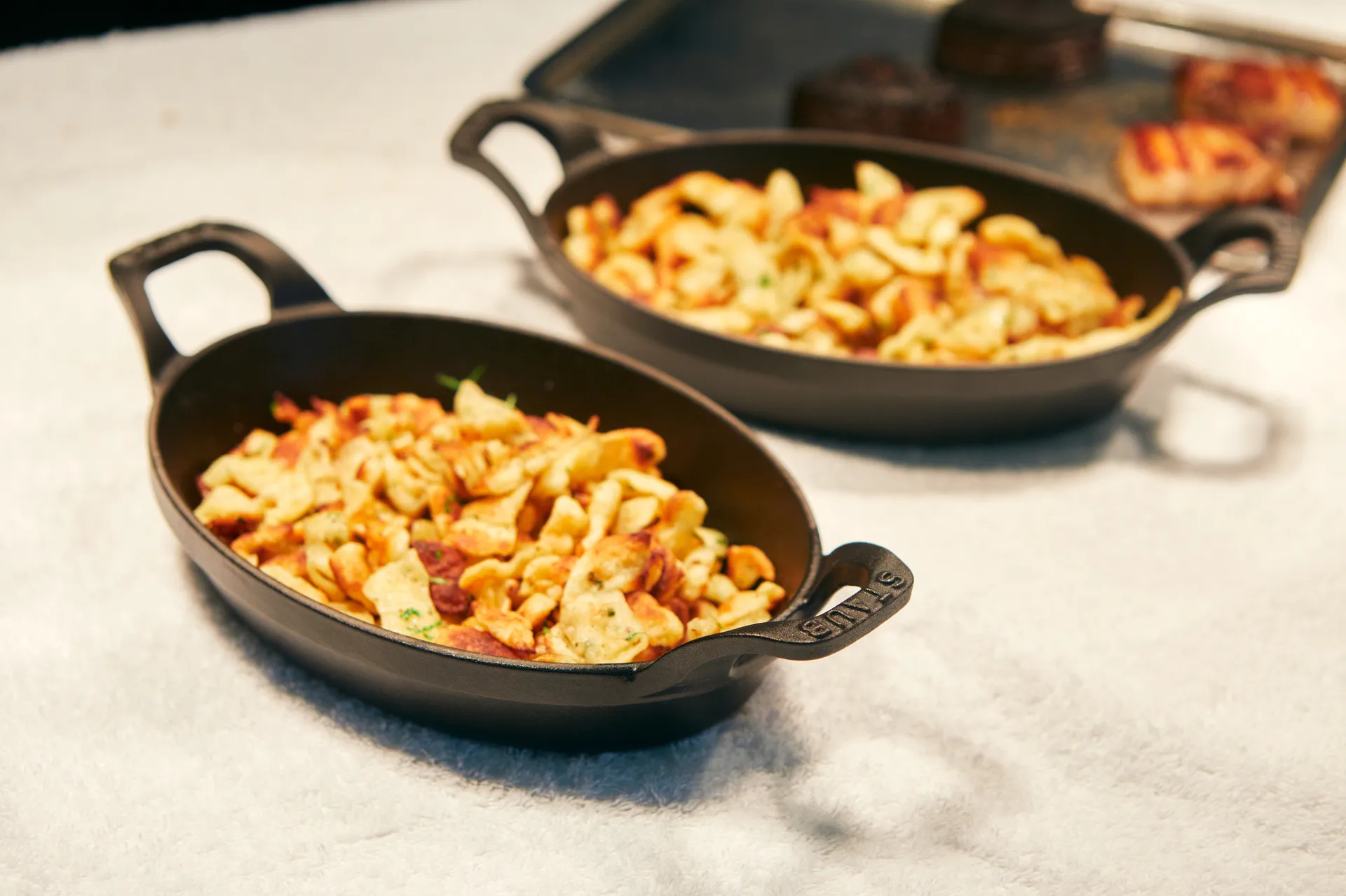 Staub forma oval para forno de ferro fundido 21 cm, Preto STAUB