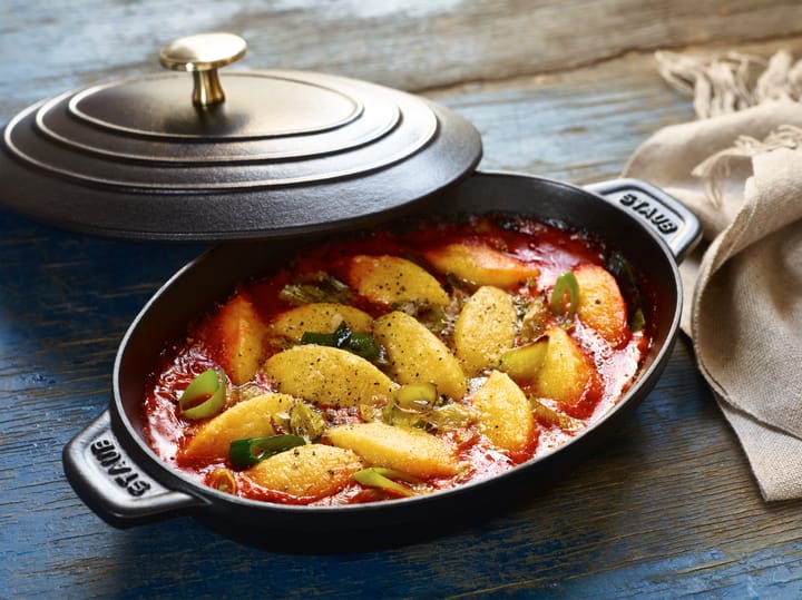 Staub forma para forno de ferro fundido com tampa oval 23cm, Preto STAUB
