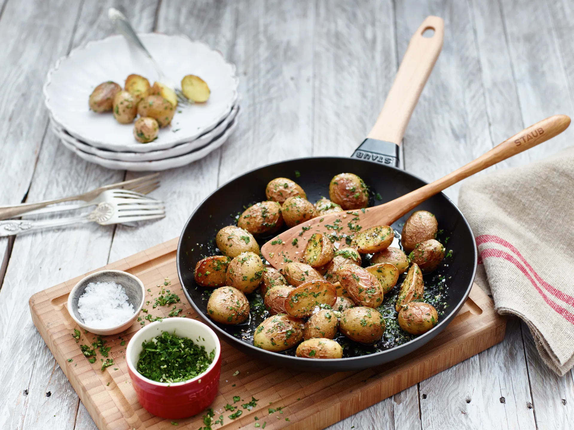 Staub frigideira de ferro fundido preta com cabo de madeira clara, Ø20 cm STAUB