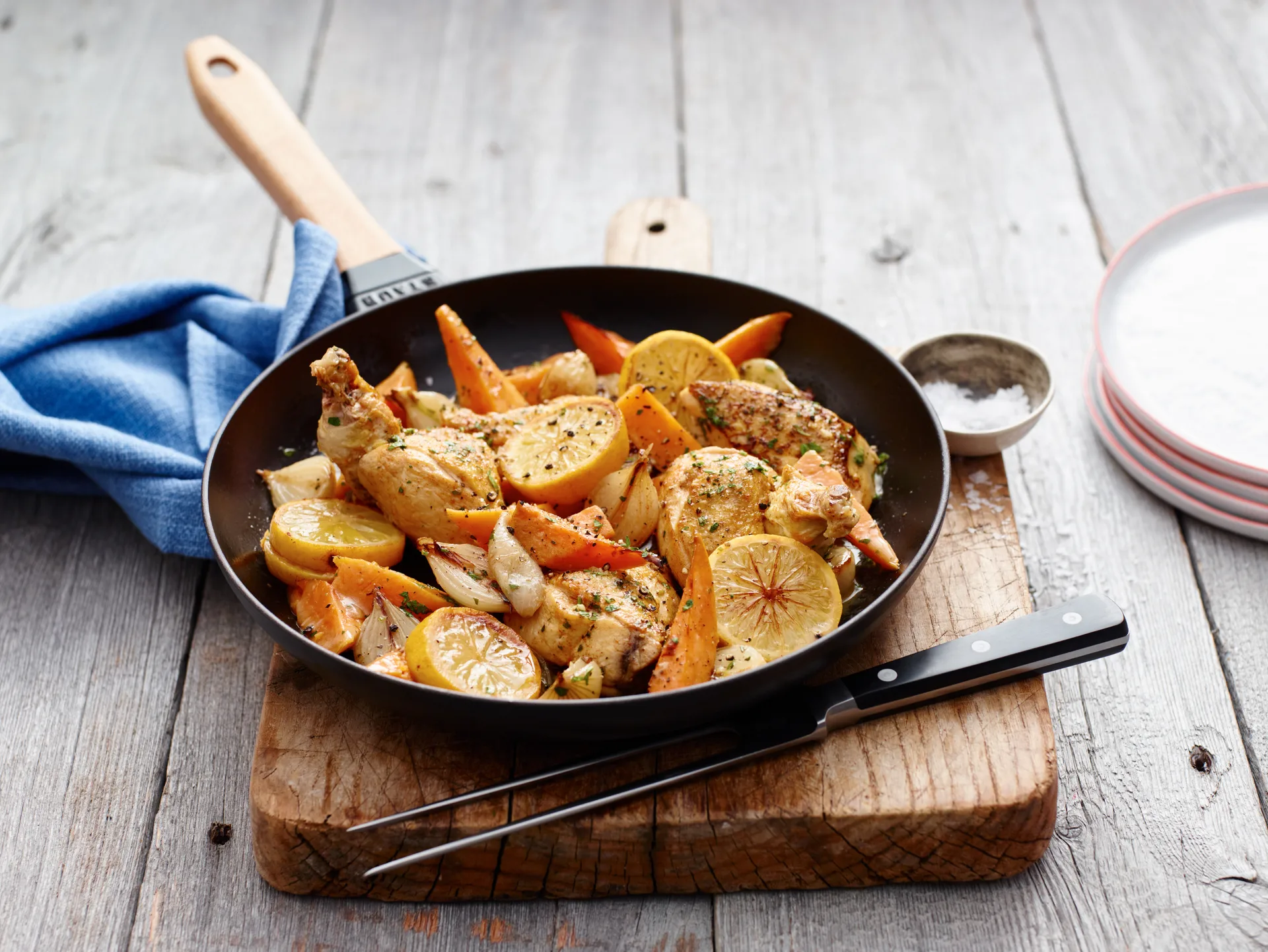 Staub frigideira de ferro fundido preta com cabo de madeira clara, Ø20 cm STAUB