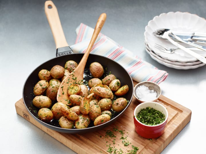 Staub frigideira de ferro fundido preta com cabo de madeira clara, Ø26 cm STAUB