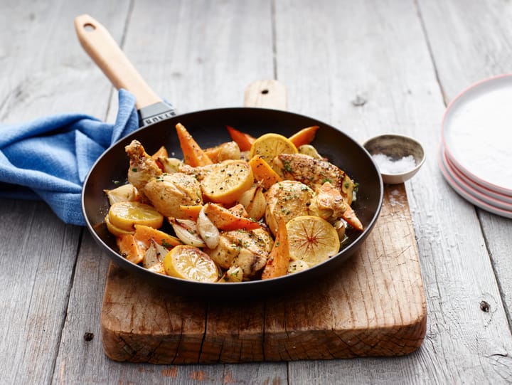 Staub frigideira de ferro fundido preta com cabo de madeira clara, Ø28 cm STAUB