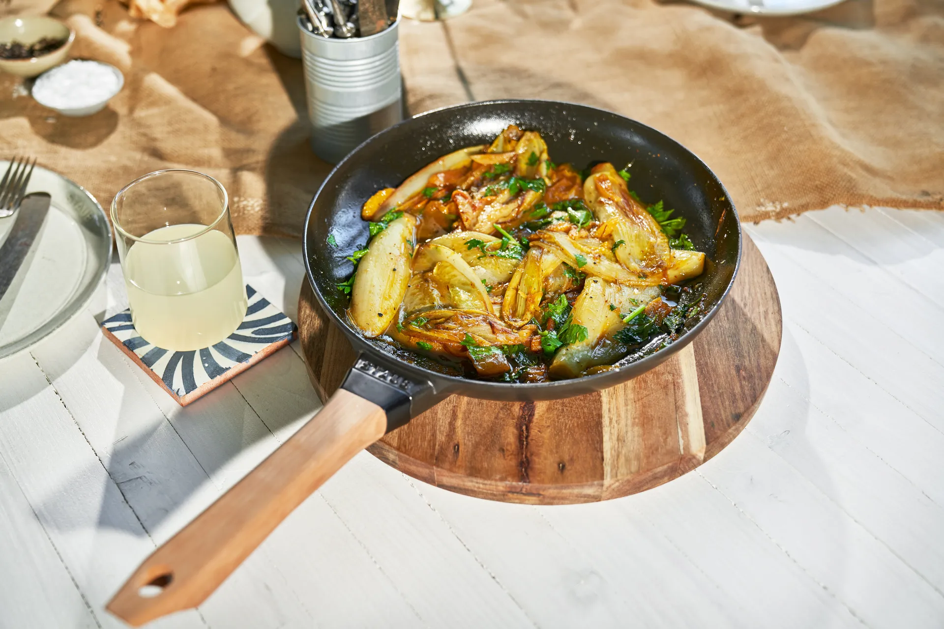 Staub frigideira de ferro fundido preta com cabo de madeira clara, Ø28 cm STAUB