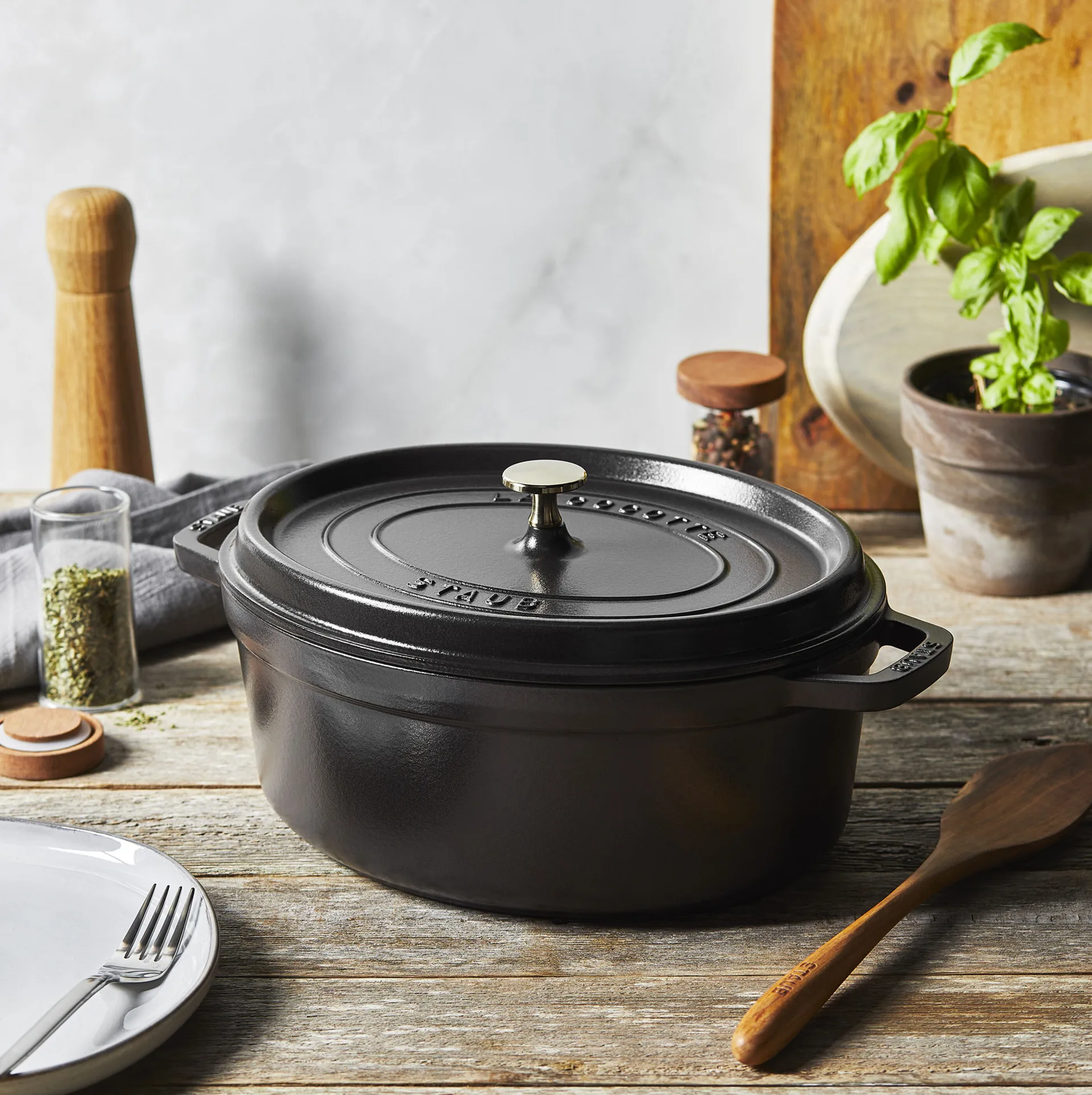 Staub La Cocotte oval panela de ferro fundido 2,35 L, Preto STAUB