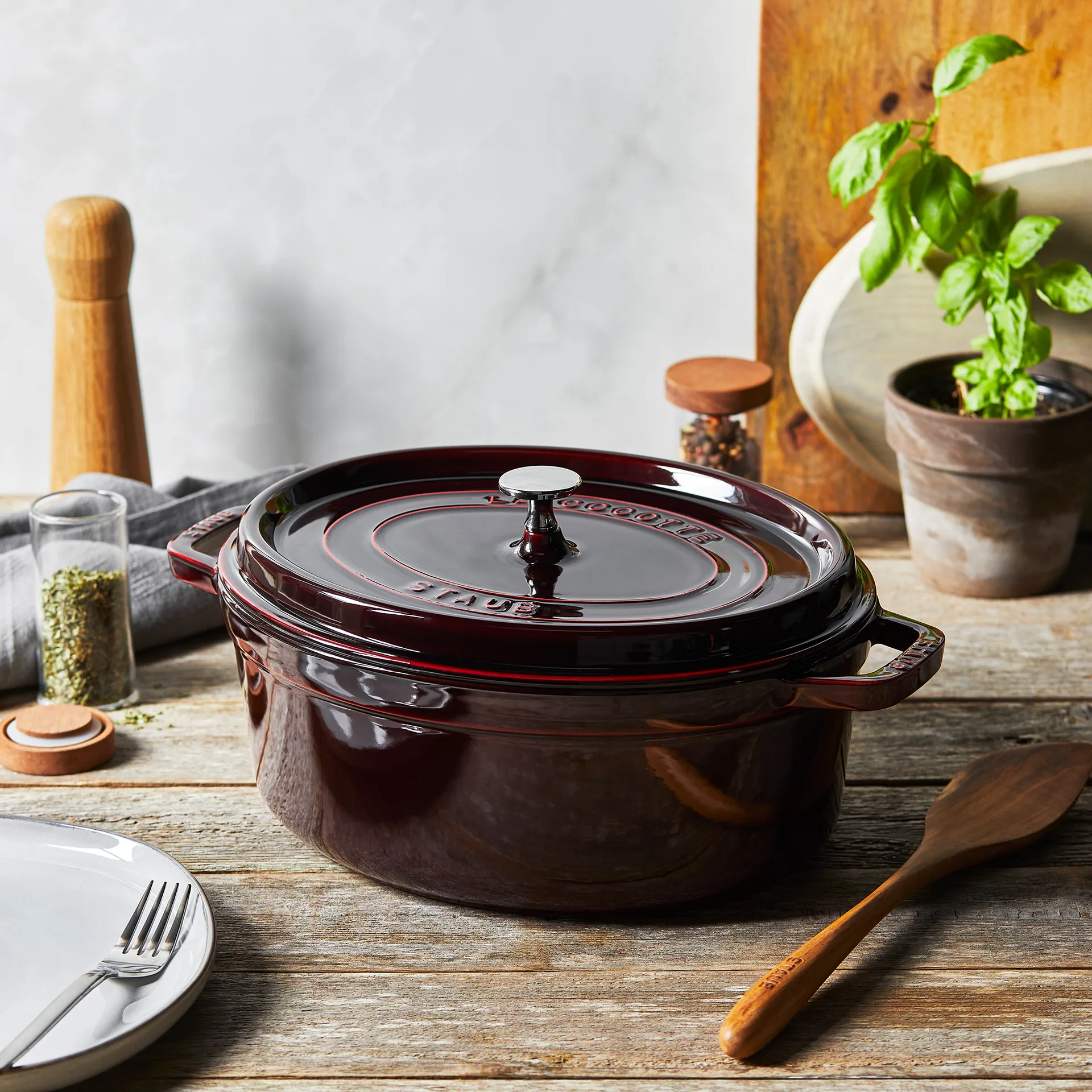 Staub La Cocotte oval panela de ferro fundido 5,5 L, Vermelho grenadine STAUB