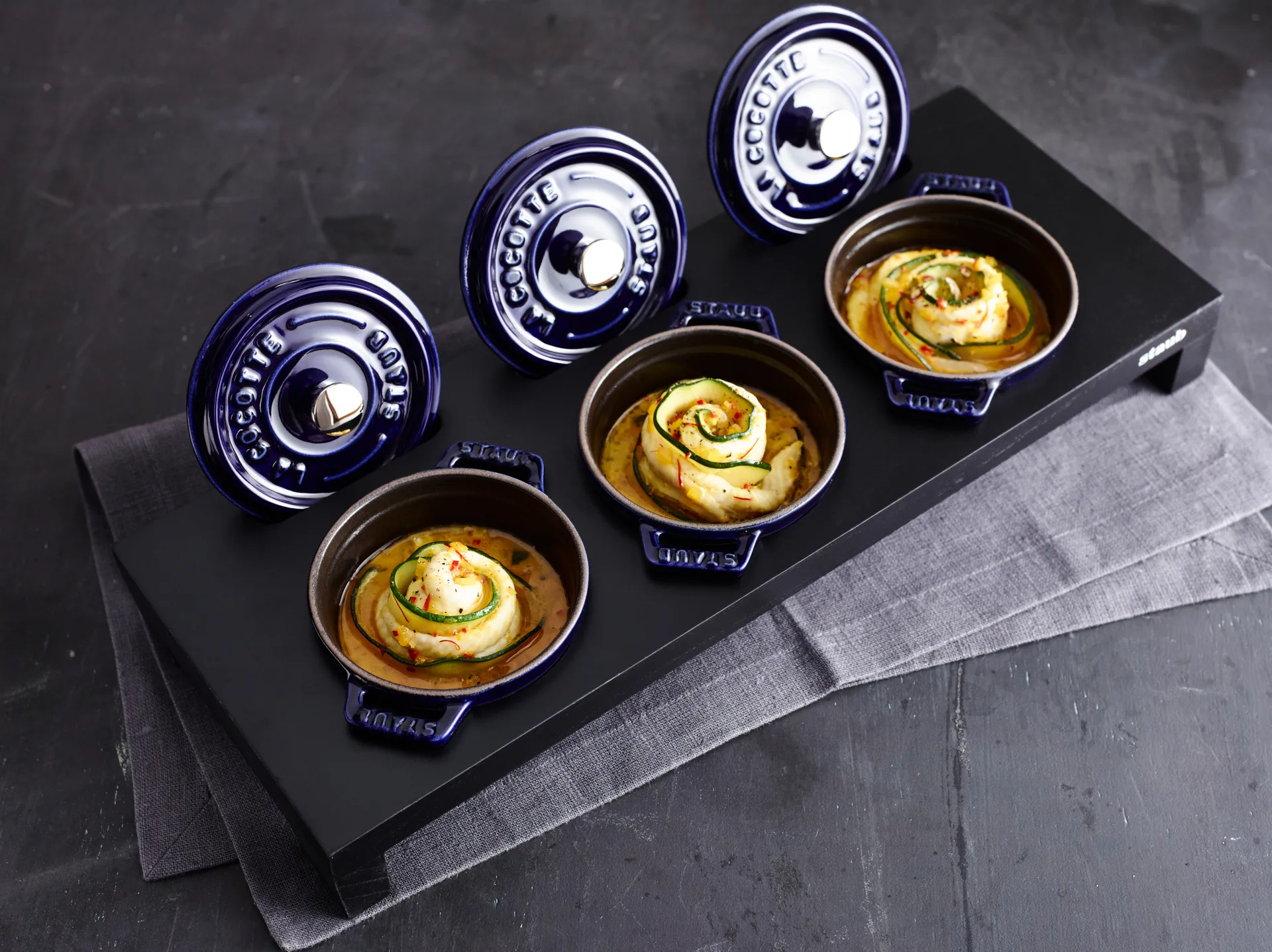 Staub La Cocotte panela redonda de ferro fundido 0,25 L, Azul escuro STAUB