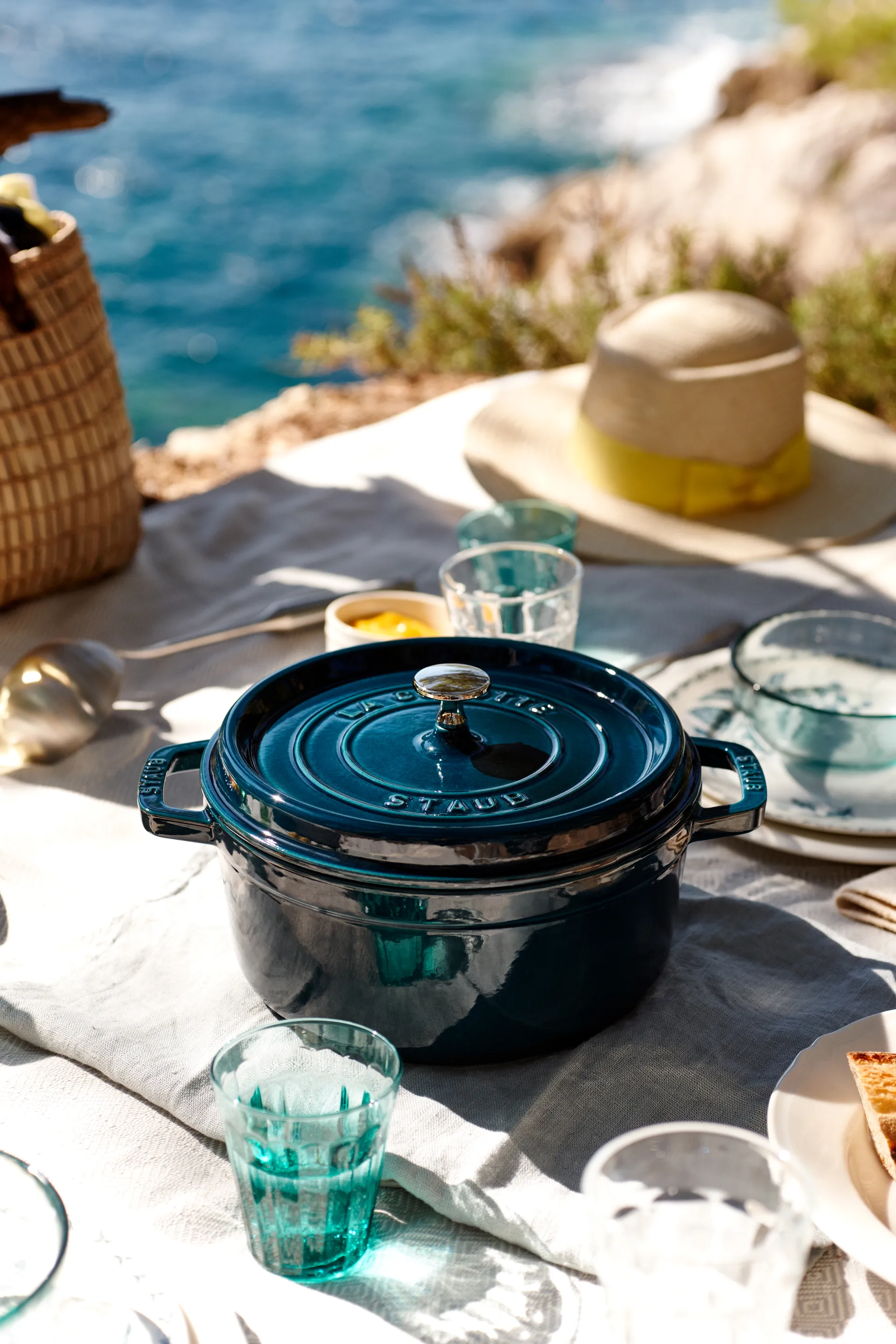 Staub La Cocotte panela redonda de ferro fundido 2,2 L, La Mer STAUB