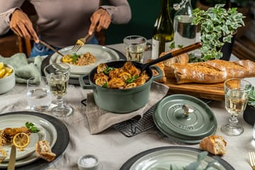 Staub La Cocotte panela redonda de ferro fundido 5,2 L - Madeira de eucalipto - STAUB
