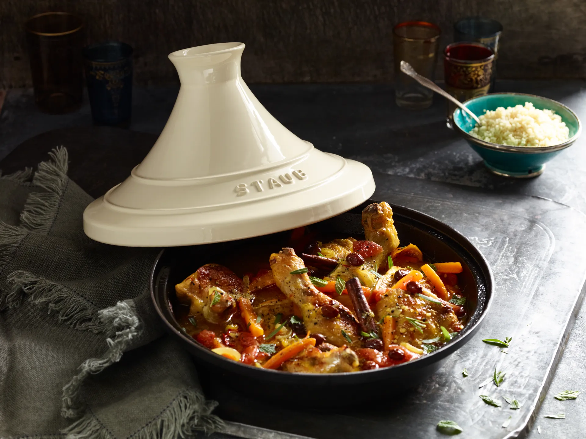 Staub Tagine ferro fundido preto-bege, 20 cm STAUB