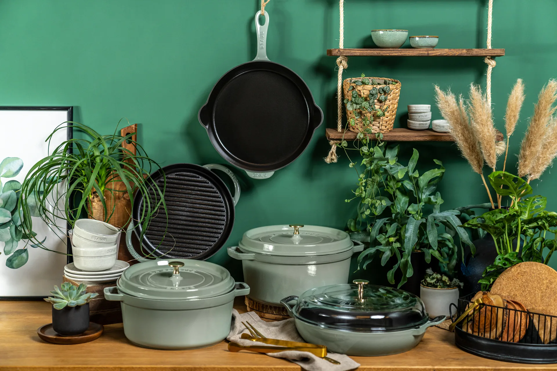 Stoab frigideira de ferro fundido com bico de despejo Ø28 cm, Madeira de eucalipto STAUB