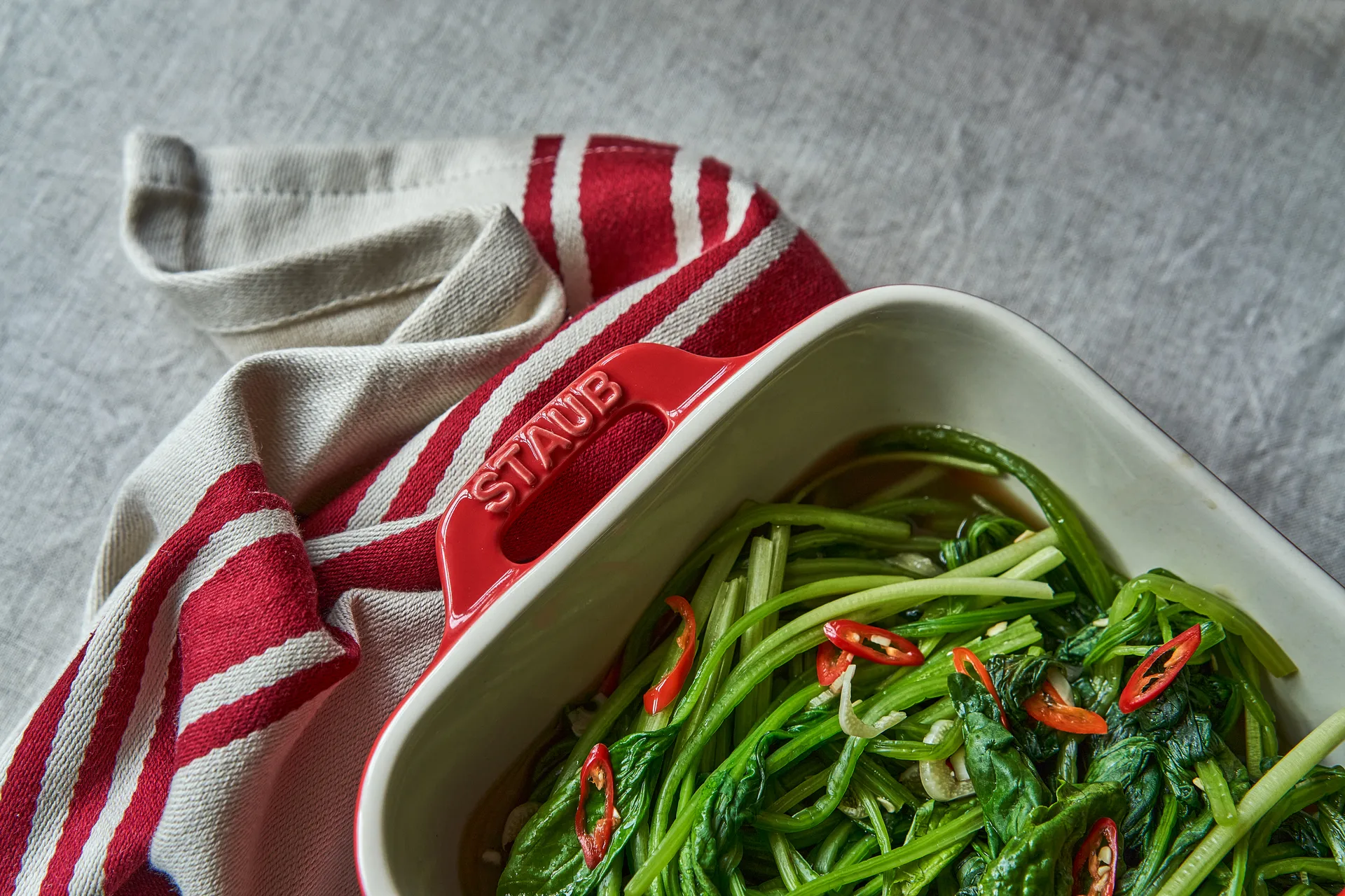 Travessa p/forno retangular Staub 27 x 20 cm, vermelho STAUB