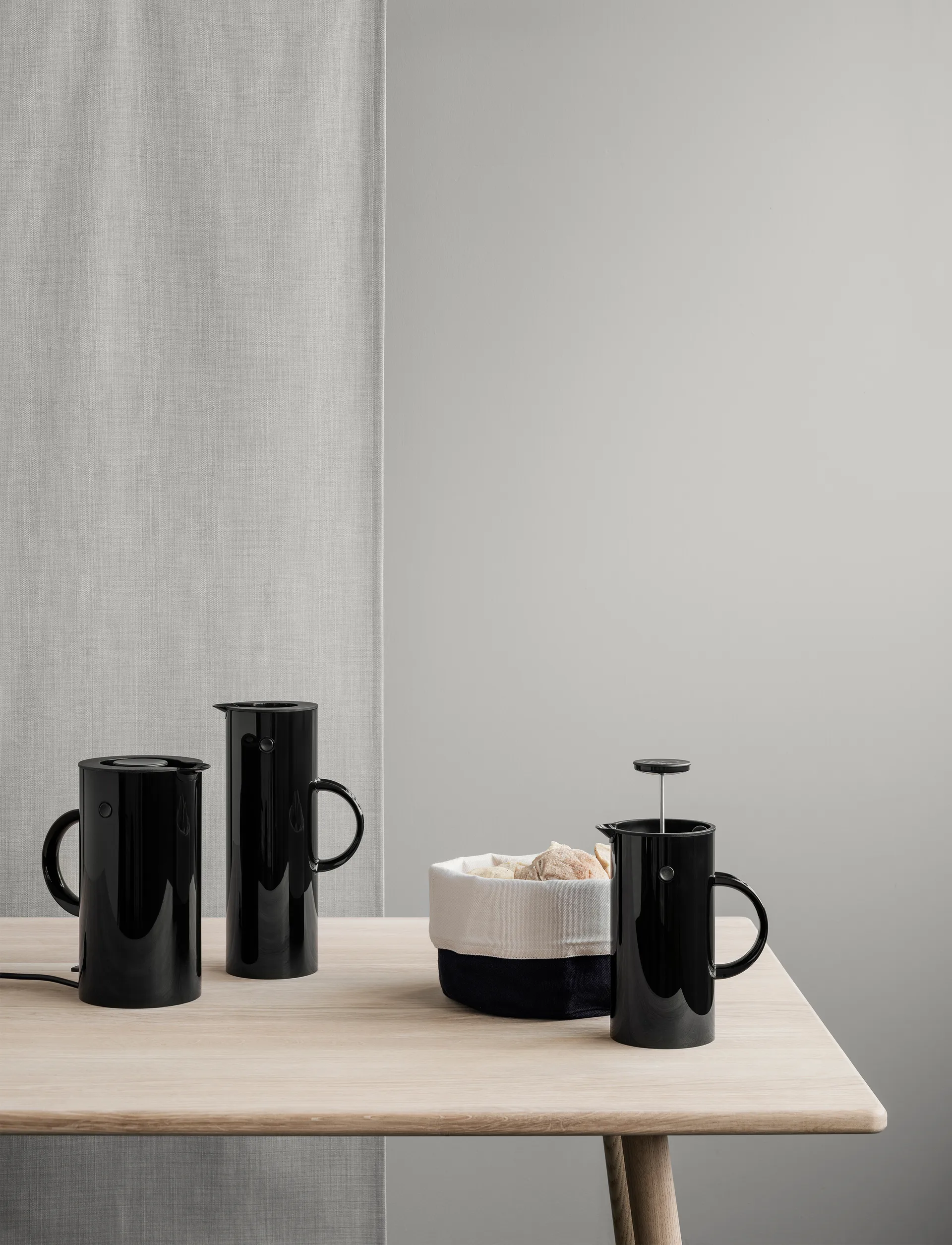Stelton EM77 garrafa térmica 1 L, preto brilhante Stelton