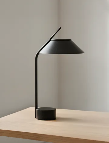 Vinkel LED candeeiro de mesa portátil - Preto - Stelton