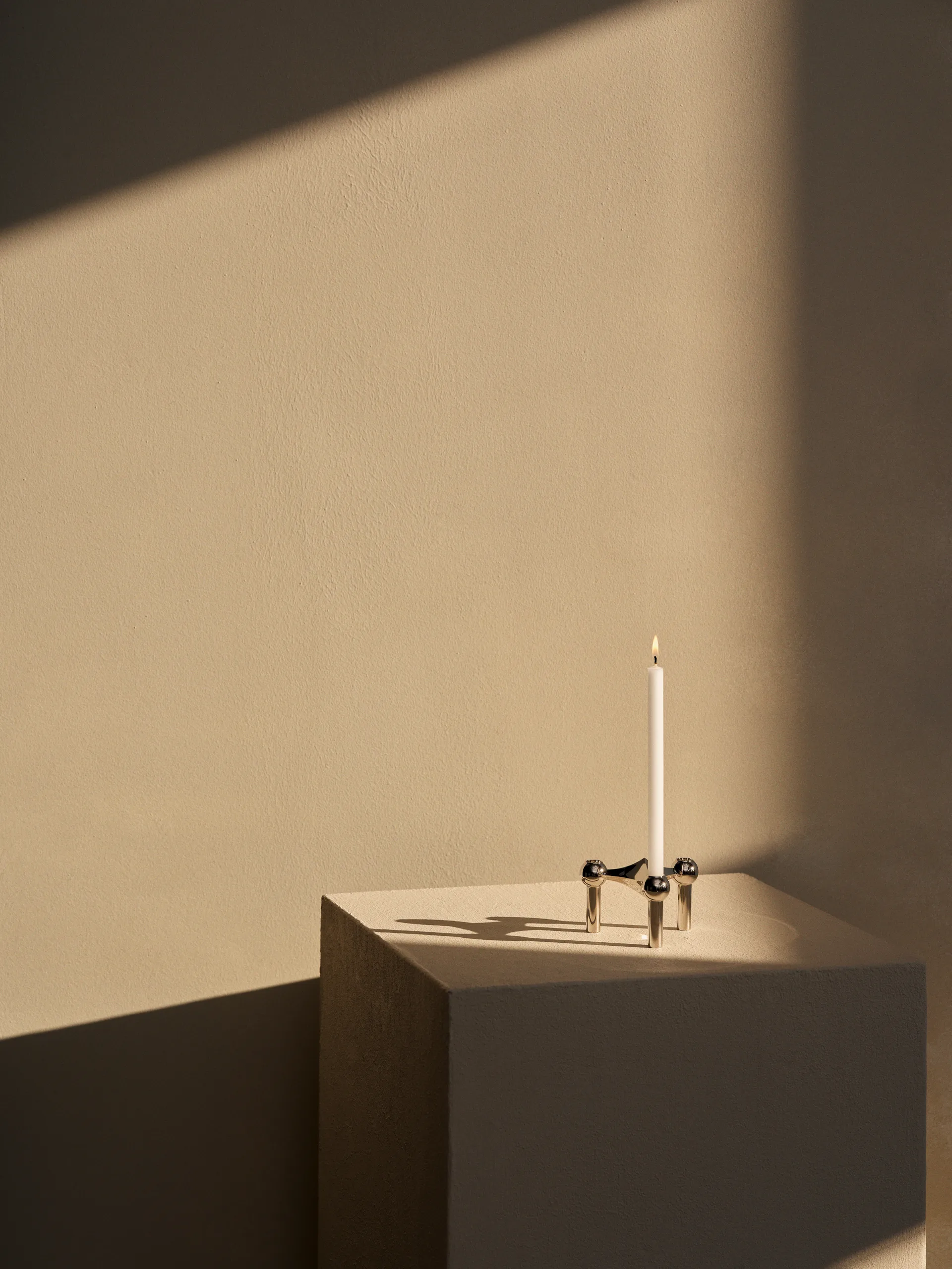 Castiçal STOFF Nagel 3 unidades + velas embalagem de 12 STOFF