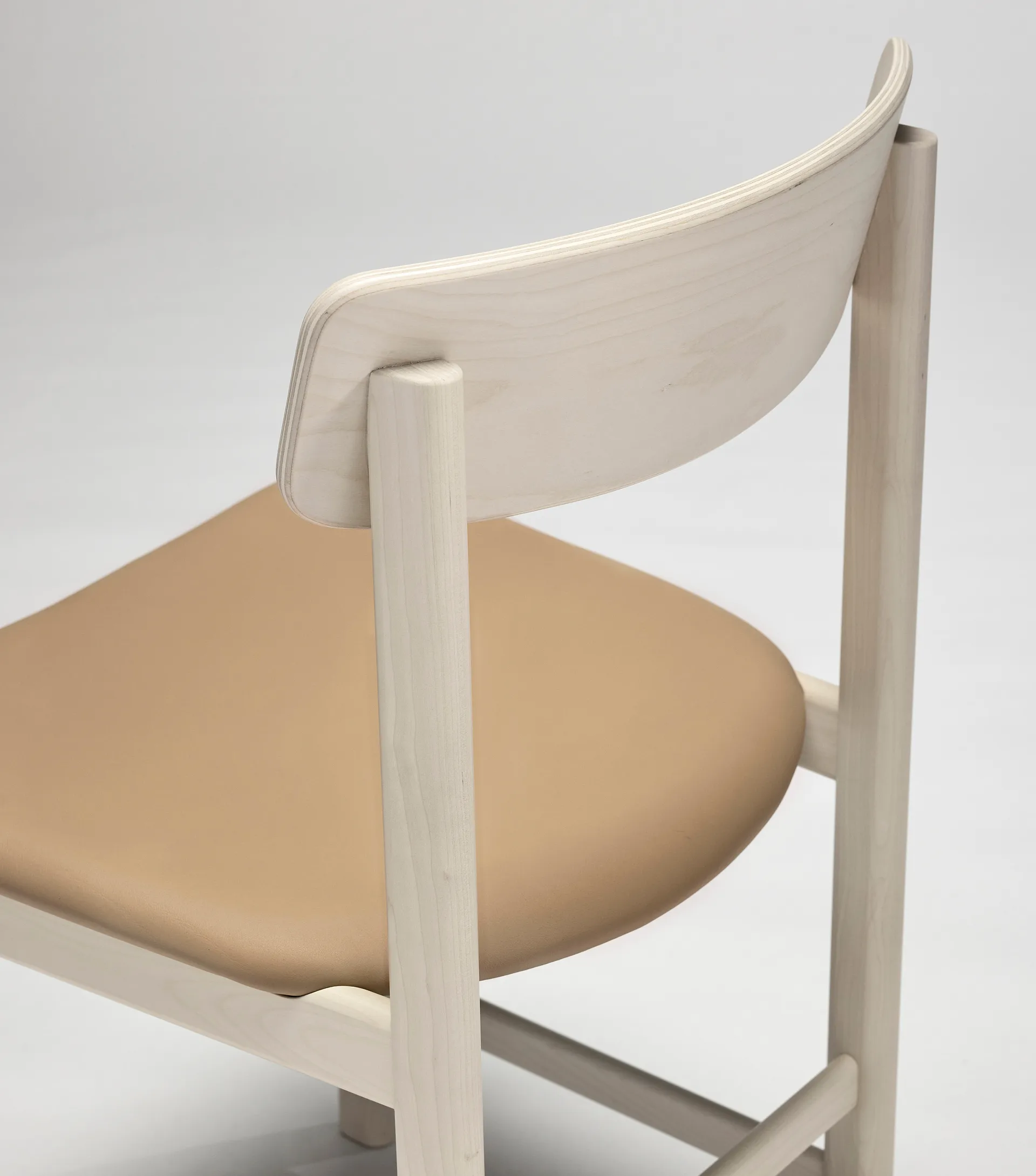 Cadeira Pal, Bétula clara verniz mate-Elmosoft 22030 Stolab