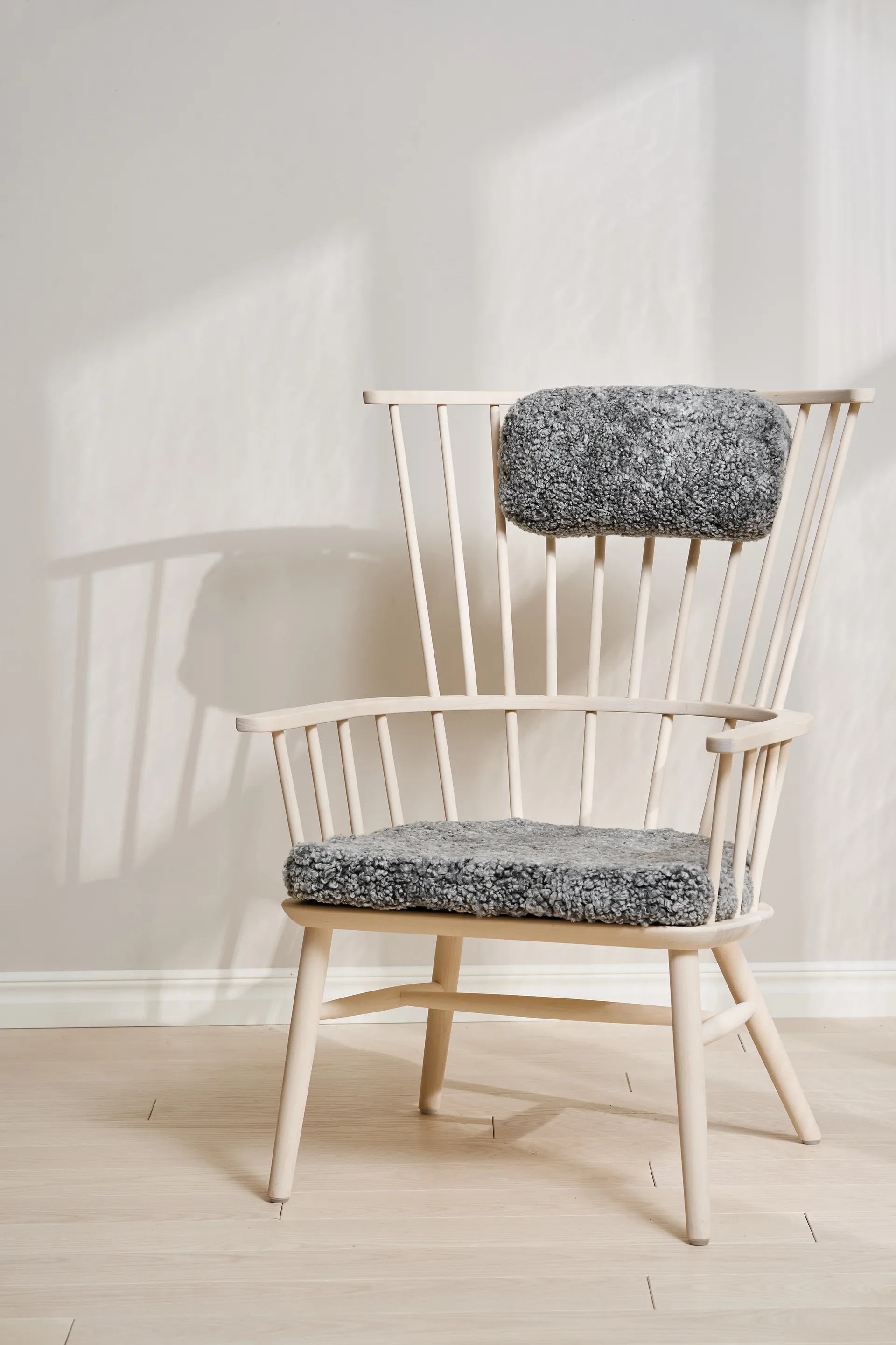 Cadeirão Henriette com almofada e almofada de pescoço Óleo branco-Scand. Grey Stolab