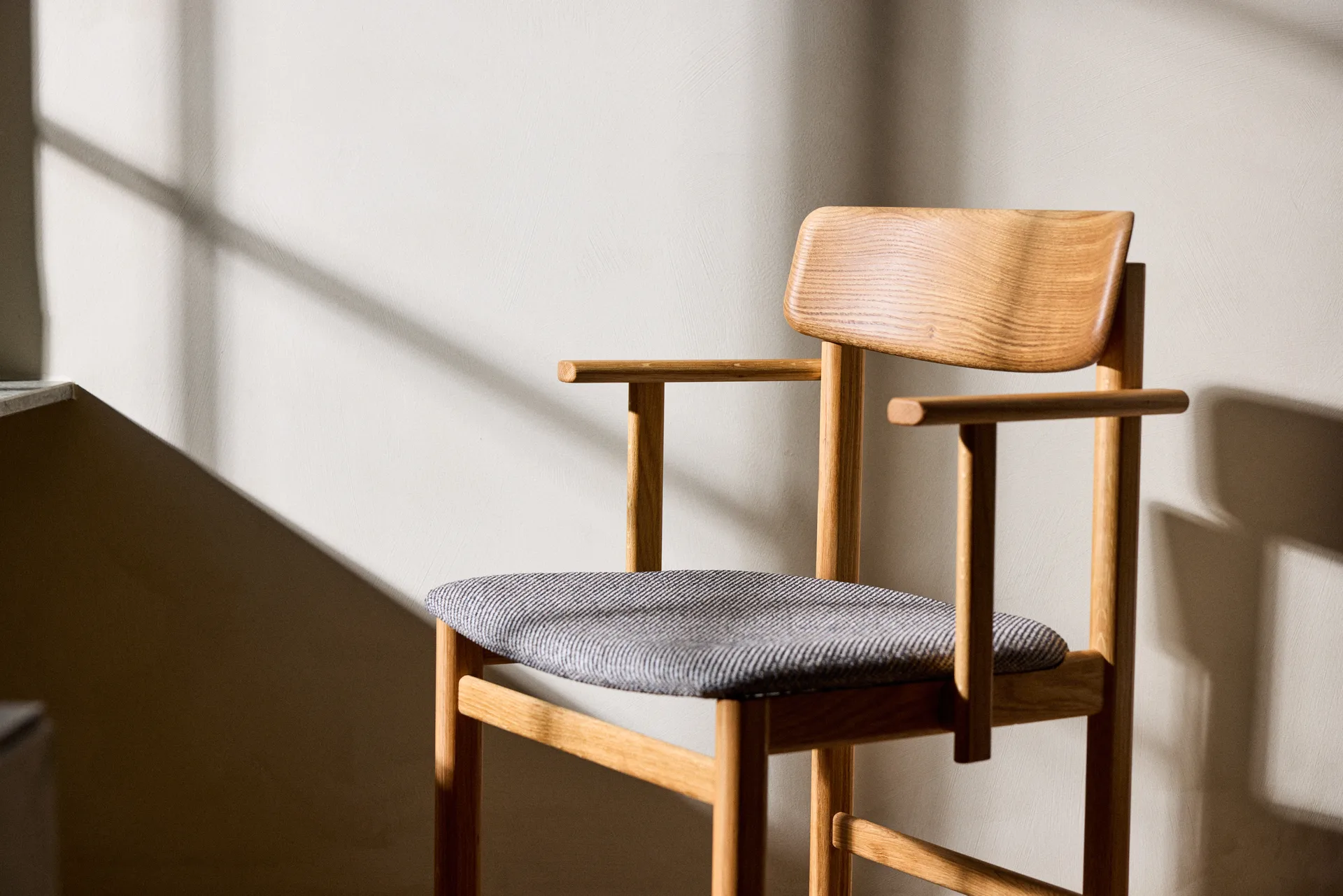 Pal cadeira com braços, Carvalho natural óleo-Tornado V3576 Stolab