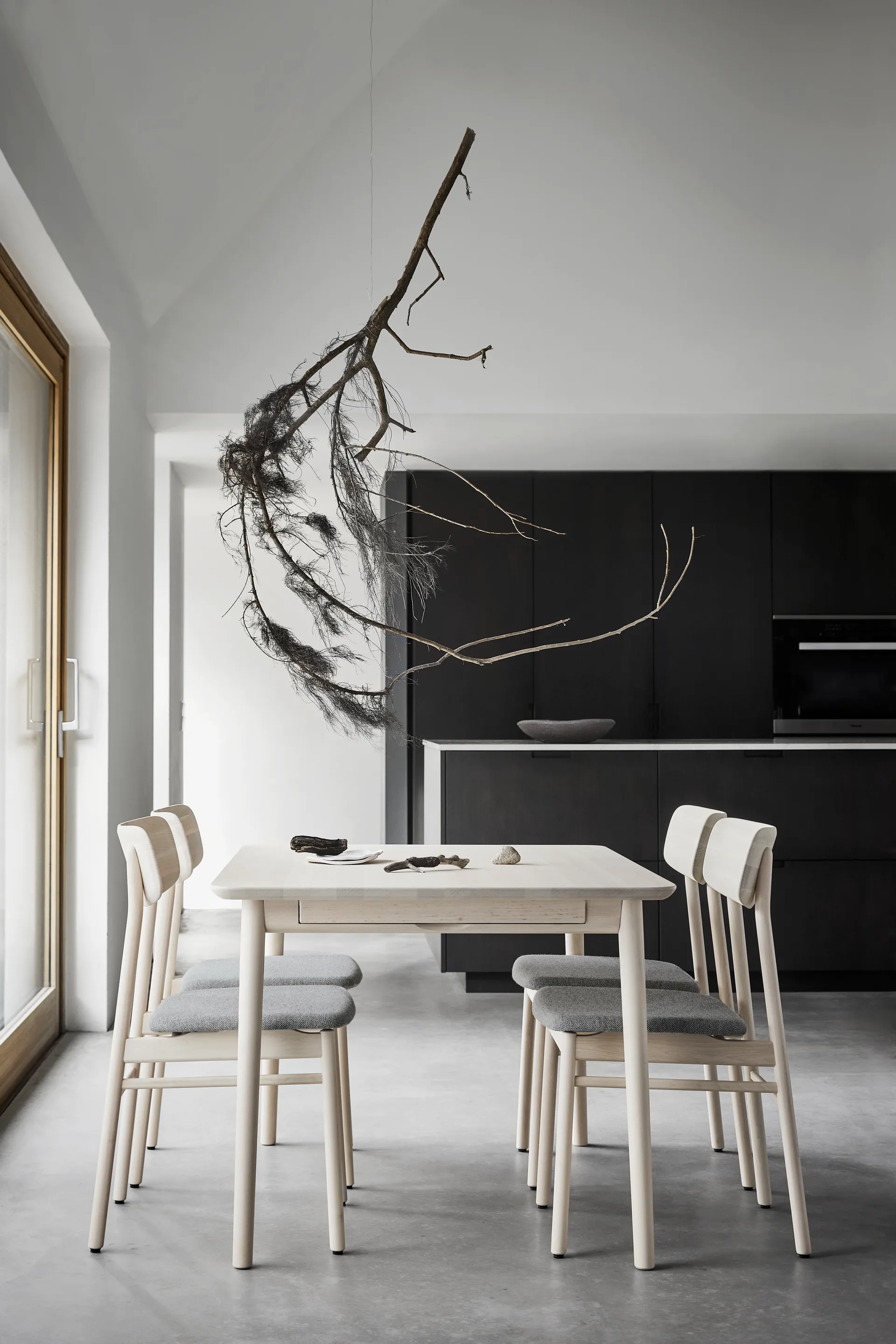 Prima Vista cadeira bétula branca oleada, Couro elmotique 43807 conhaque Stolab