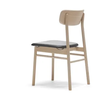 Prima Vista cadeira carvalho claro laqueado matte - Couro Elmosoft 99001 black - Stolab