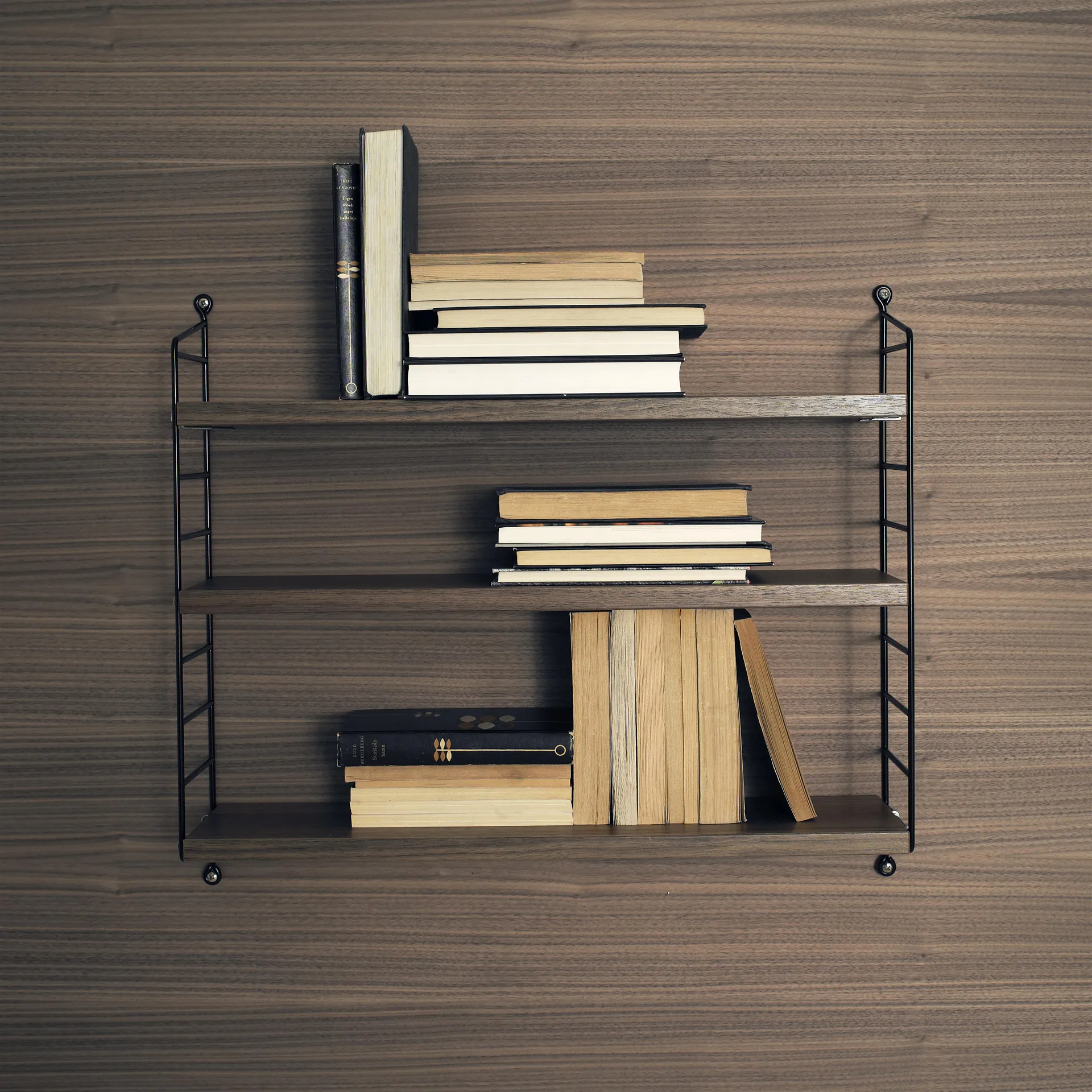 Estante de prateleiras nogueira-preto String Pocket, nogueira-preto String