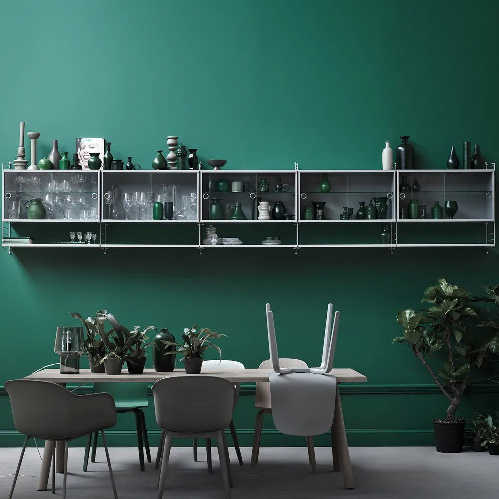 Vitrine String, Freixo tingido de preto, 78x30 cm String