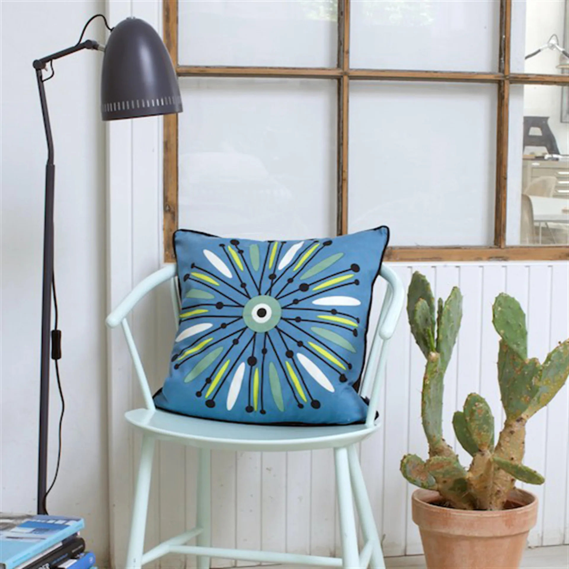 Candeeiro de pé Dynamo, matte almost black Superliving