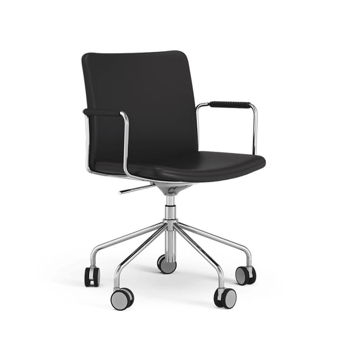 Cadeira de escritório Stella altura ajustável com flexibilidade  - Couro Elmosoft 99999 Preto, suporte cromado, apoios de braços em couro  - Swedese
