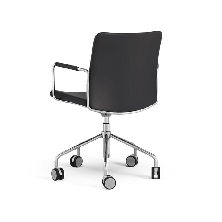 Cadeira de escritório Stella altura ajustável com flexibilidade, Couro Elmosoft 99999 Preto, suporte cromado, apoios de bra�ços em couro  Swedese
