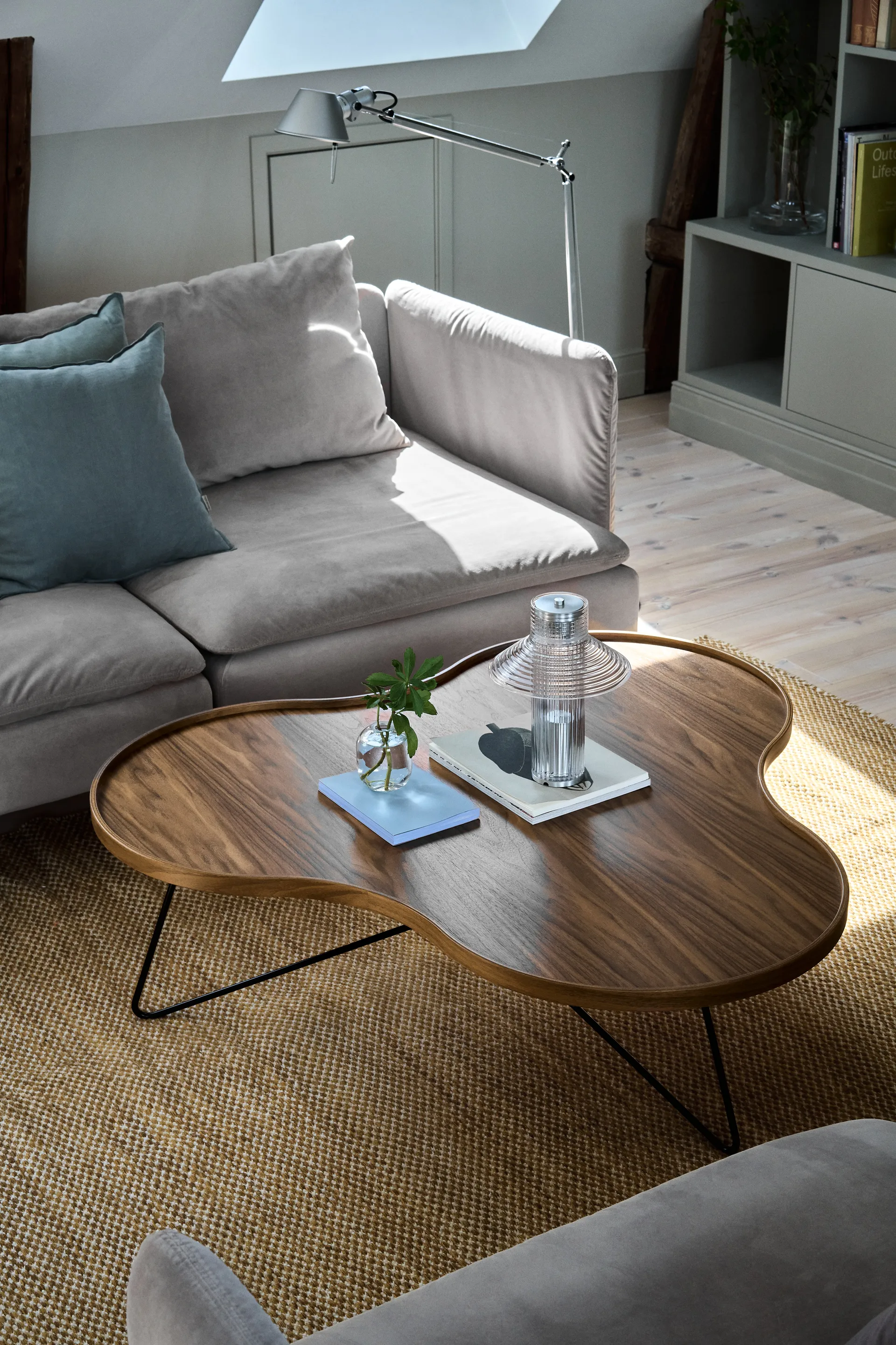 Flower mono mesa edição especial 107x114 cm, H39 cm-nogueira laqueada-aço lacado preto Swedese