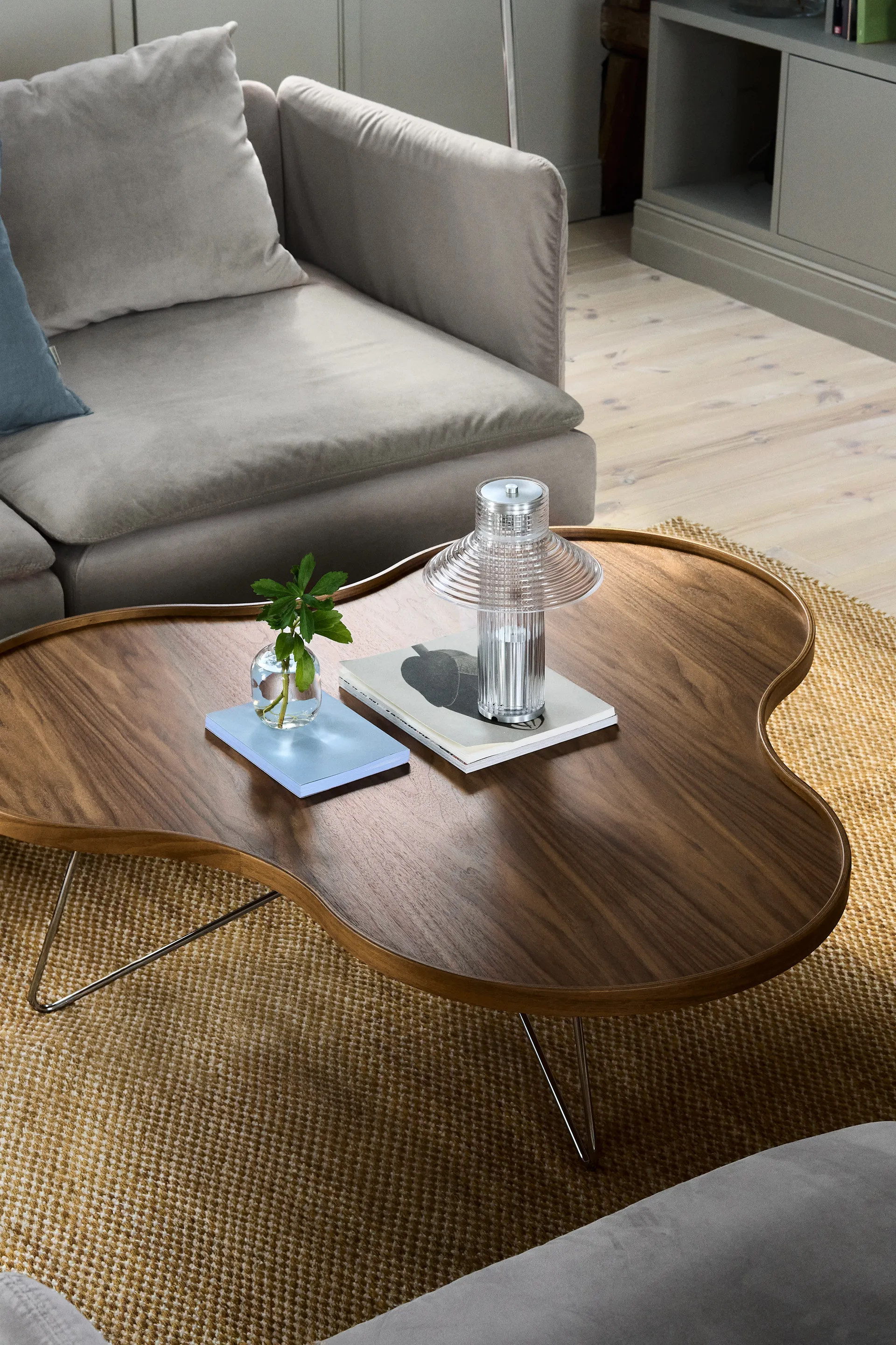 Flower mono mesa edição especial 107x114 cm, H45 cm-nogueira lacada- aço cromado Swedese