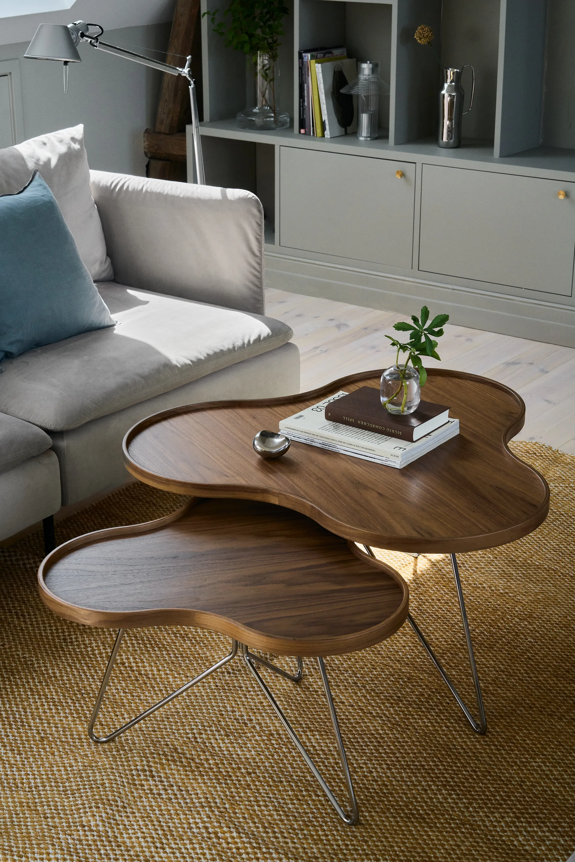 Flower mono mesa edição especial 62x66 cm, H39 cm-noz-lacado-aco cromado Swedese