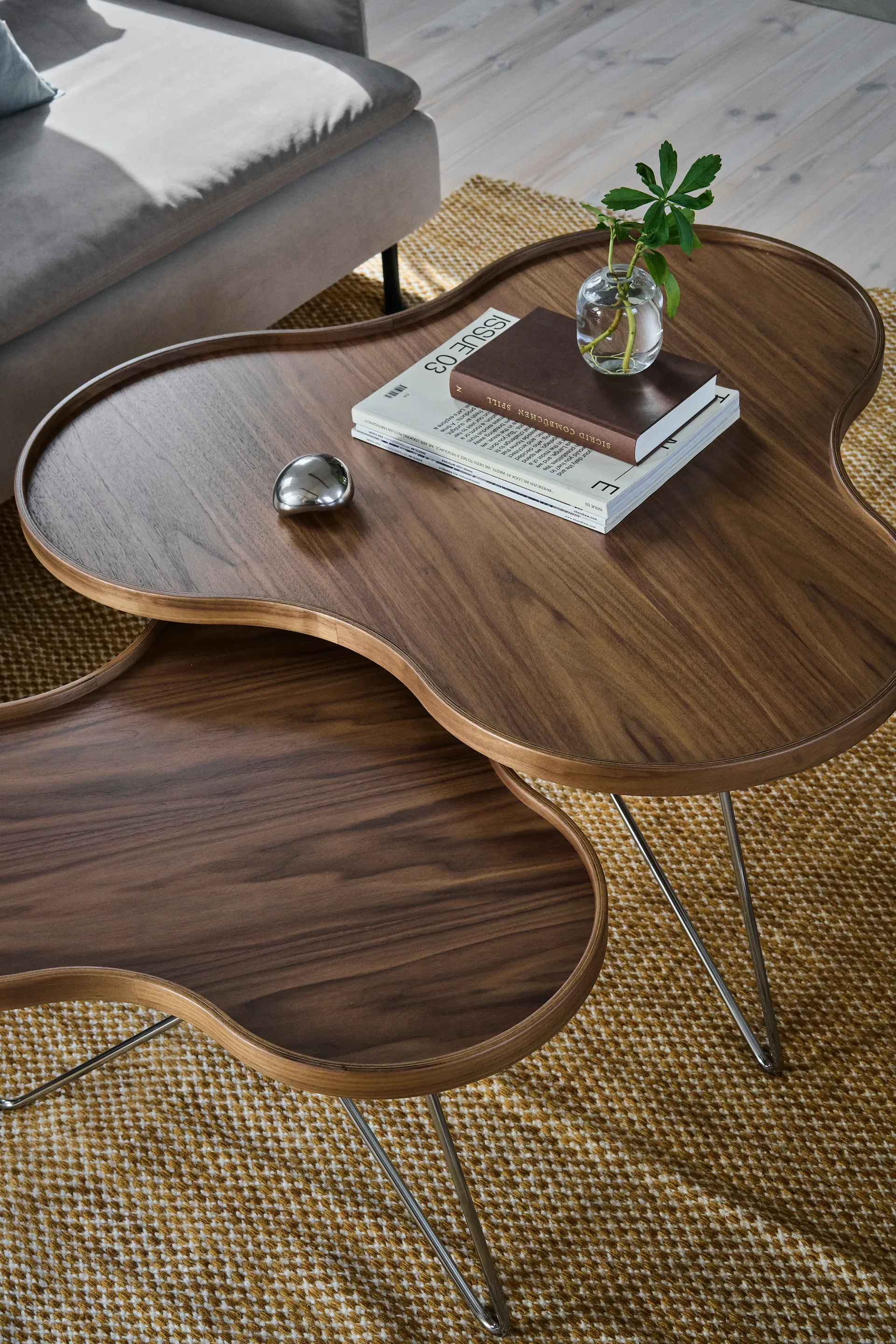 Flower mono mesa edição especial 62x66 cm, H39 cm-noz-lacado-aco cromado Swedese