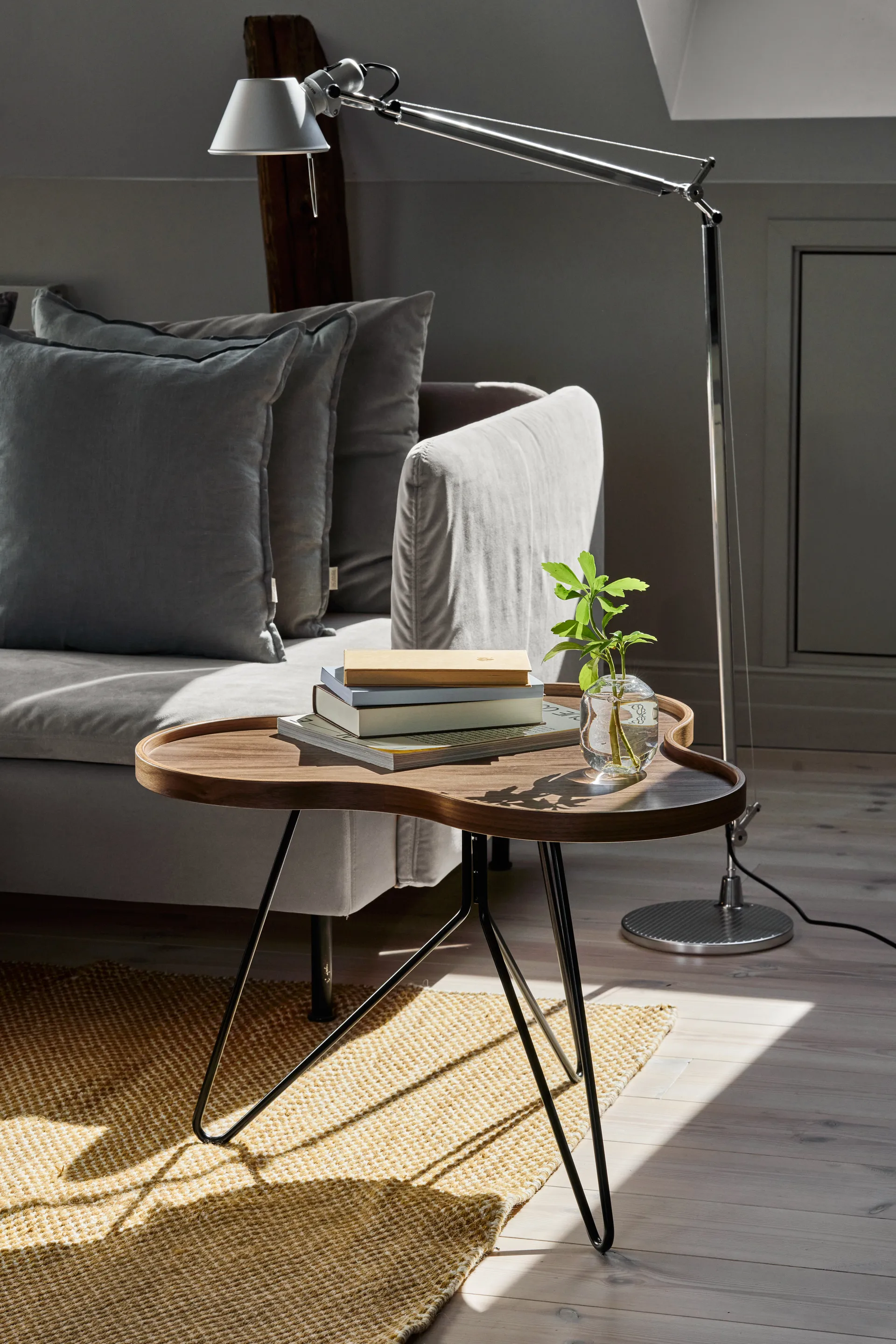 Flower mono mesa edição especial 62x66 cm, H45 cm-nogueira lacada - aço lacado preto Swedese