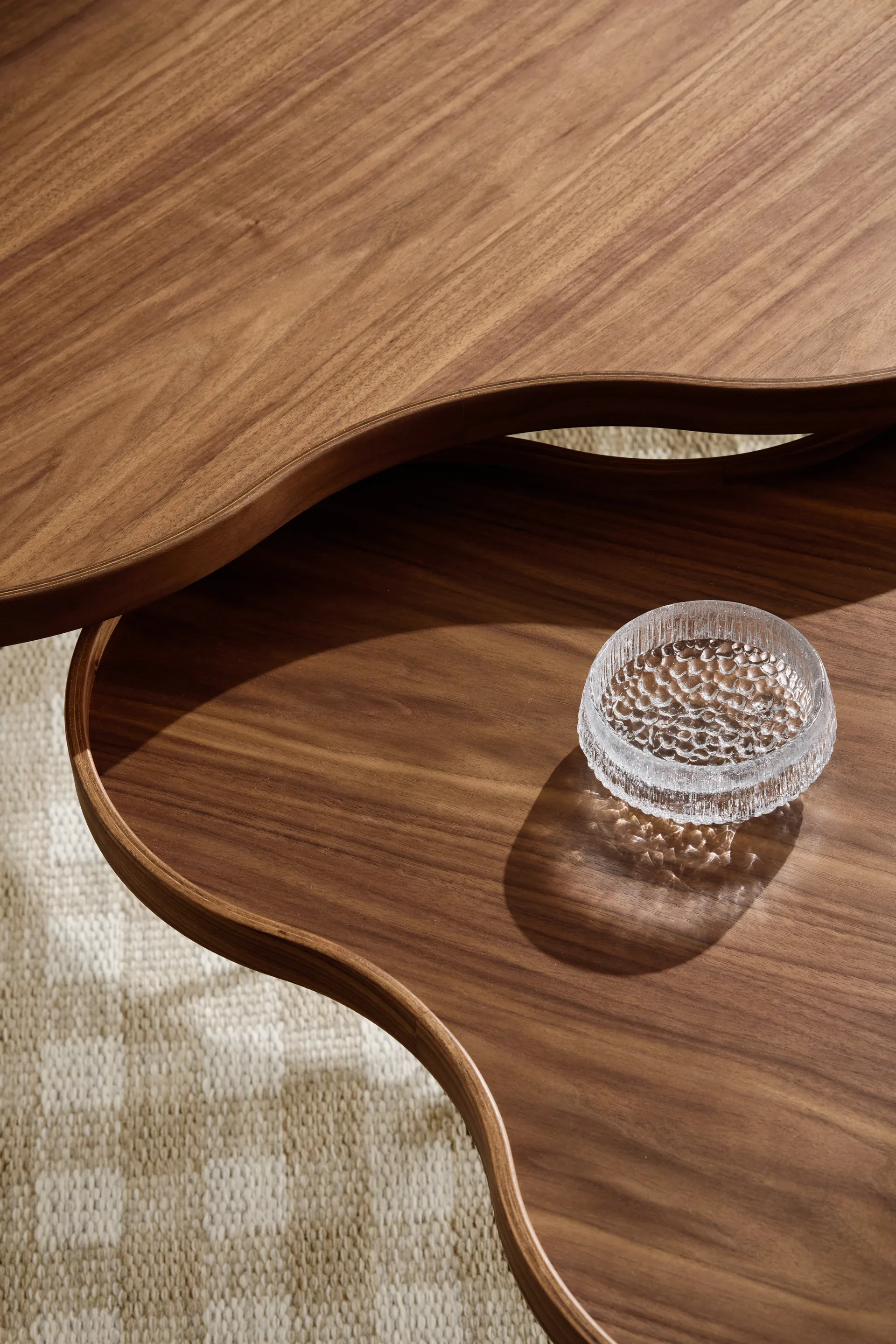 Flower mono mesa edição especial 84x90 cm, H39 cm-nogueira laqueada-aço lacado preto Swedese