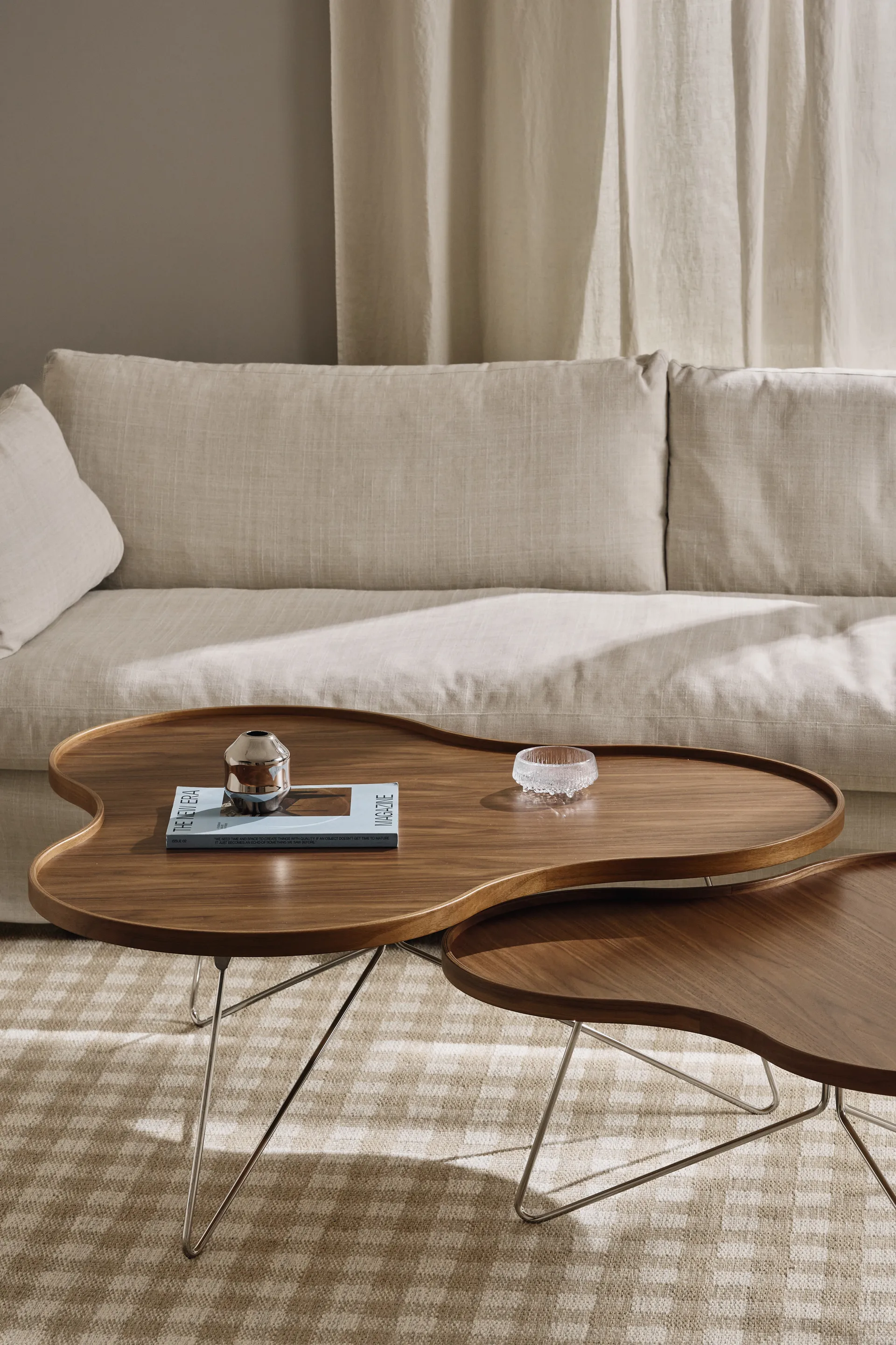 Flower mono mesa edição especial 84x90 cm, H39 cm-noz-lacado-aco cromado Swedese