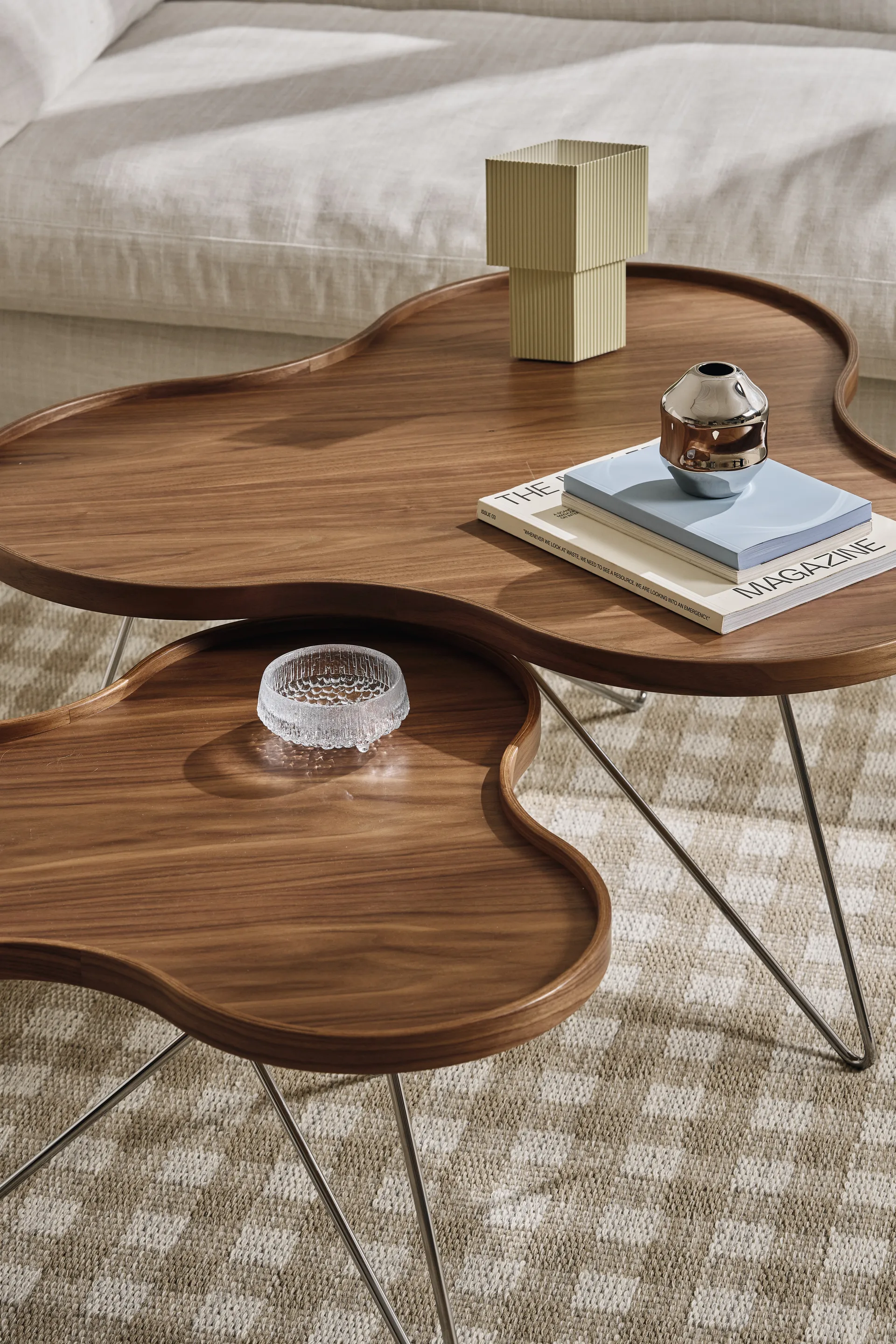 Flower mono mesa edição especial 84x90 cm, H45 cm-nogueira lacada- aço cromado Swedese