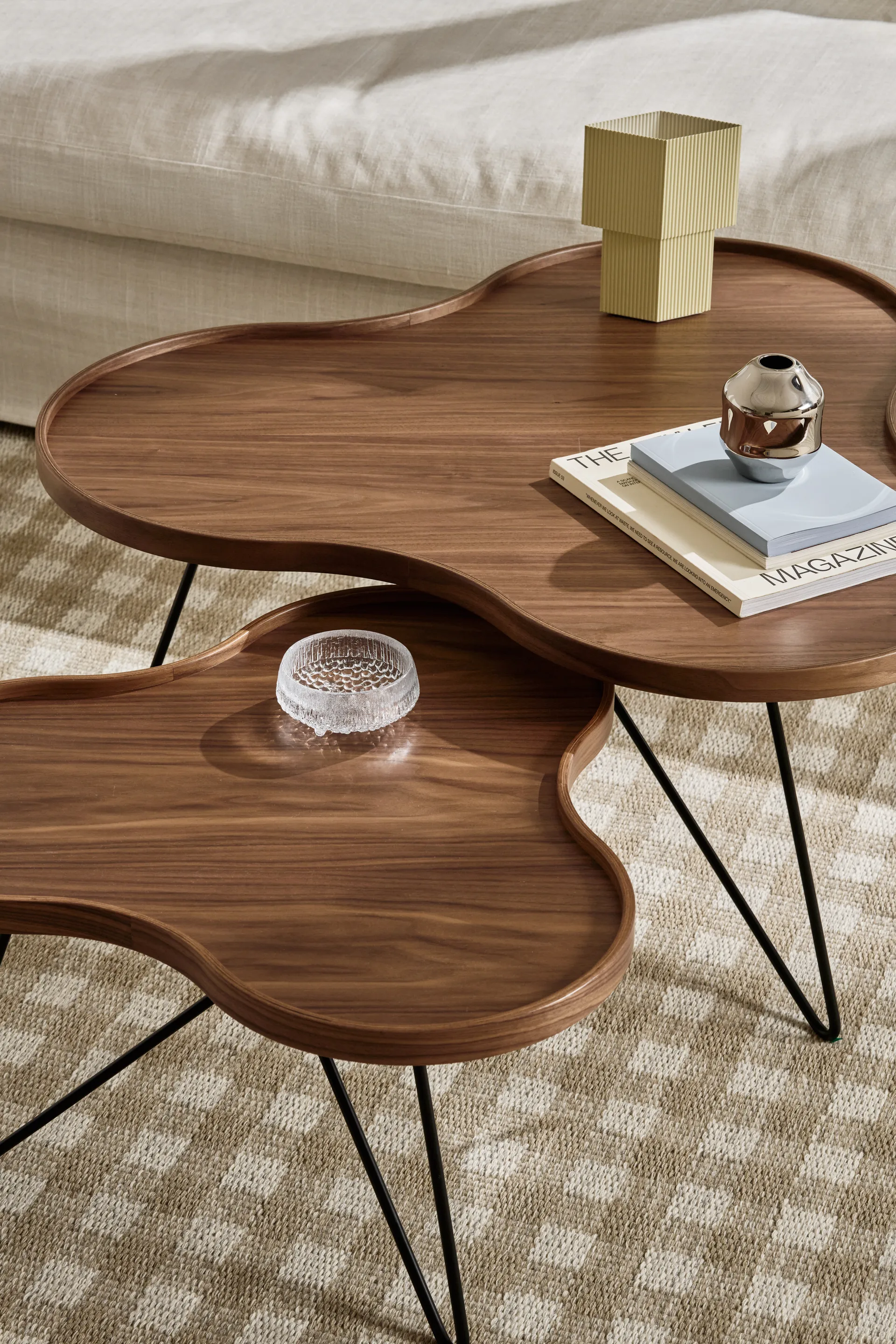 Flower mono mesa edição especial 84x90 cm, H45 cm-nogueira lacada - aço lacado preto Swedese