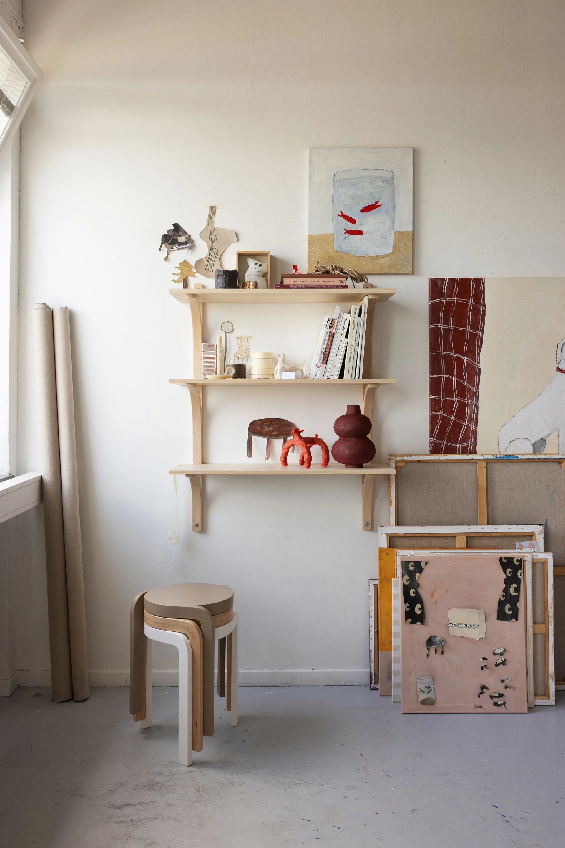 Levi prateleira, Carvalho tingido de branco-aço inoxidável, 2 prateleiras, 90 cm Swedese