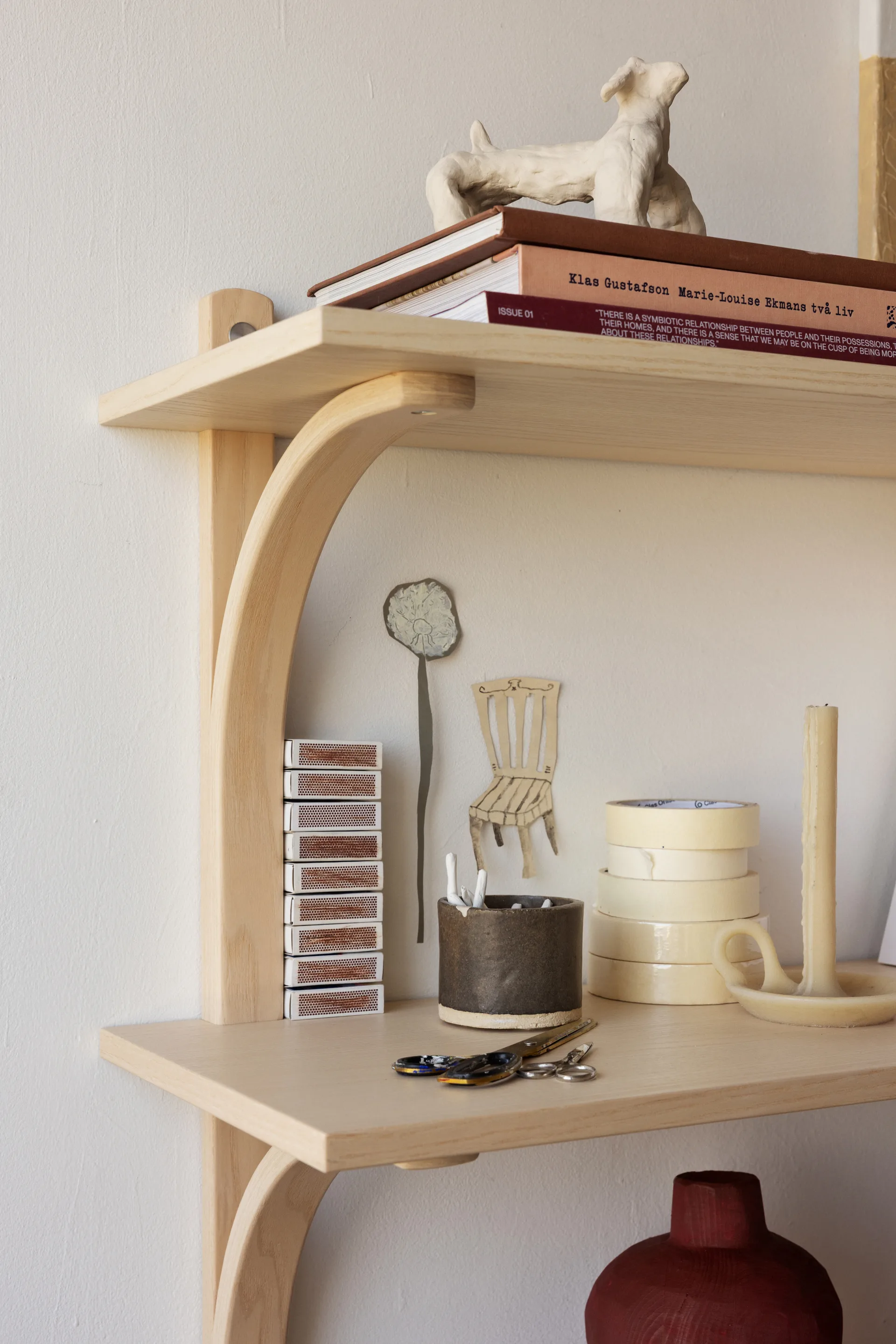 Levi prateleira, Freixo pigmentado branco-aço inoxidável, 2 prateleiras, 90 cm Swedese