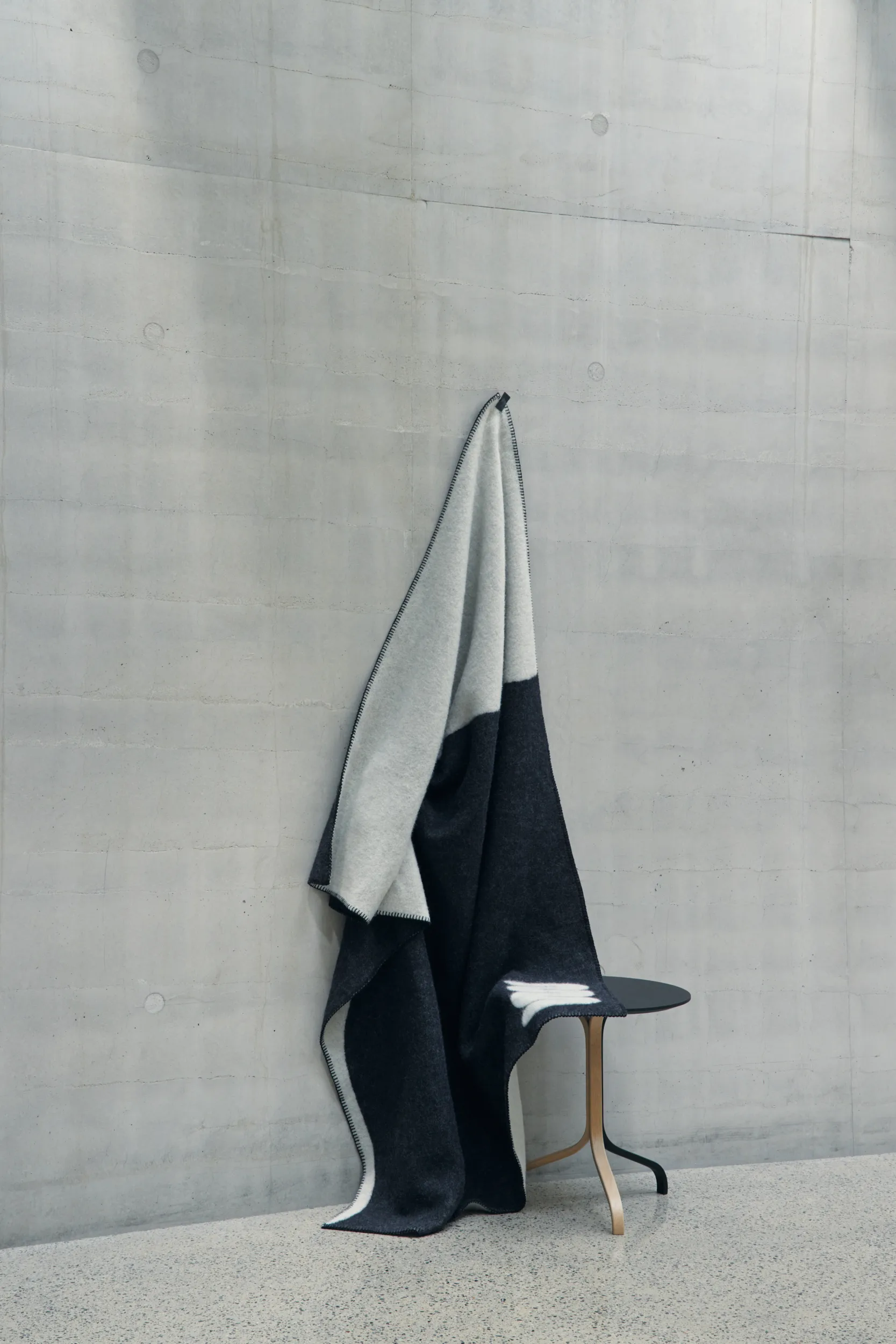 Manta Duality 130x180 cm, Preto-cinza claro Swedese