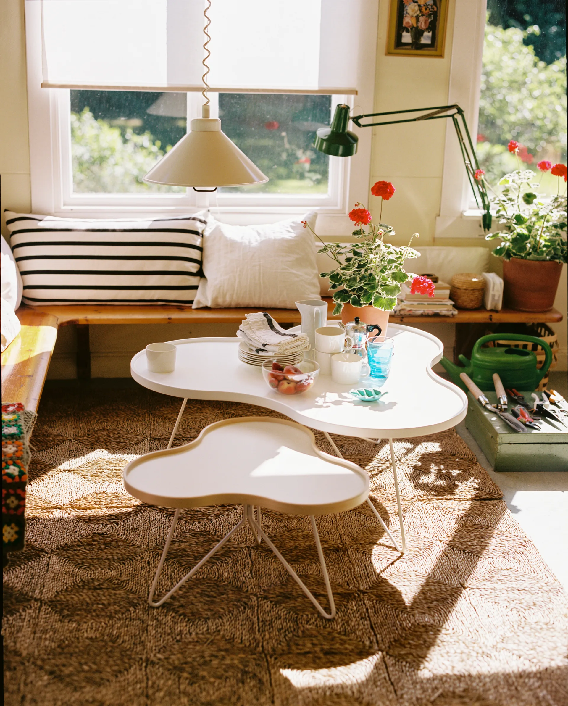 Mesa de centro Flower 107x114 cm, A45 cm Freixo com verniz branco Swedese