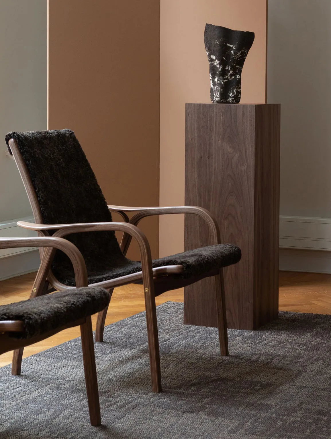 Poltrona carvalho de pigmento branco/pele de ovelha Laminett, Scandinavian Grey (cinza) Swedese