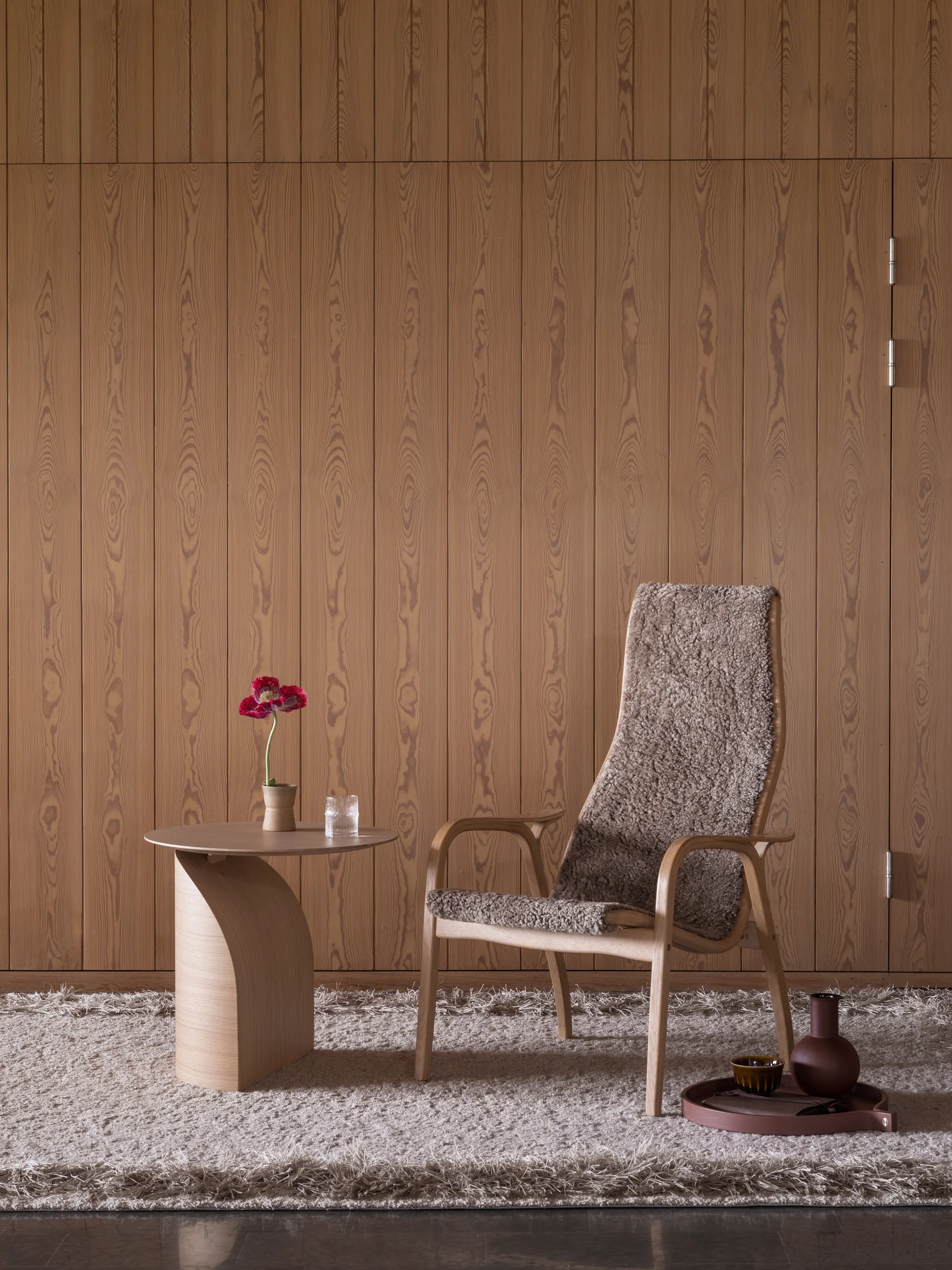 Poltrona em faia envernizada/pele de ovelha Lamino, Moonlight (bege) Swedese