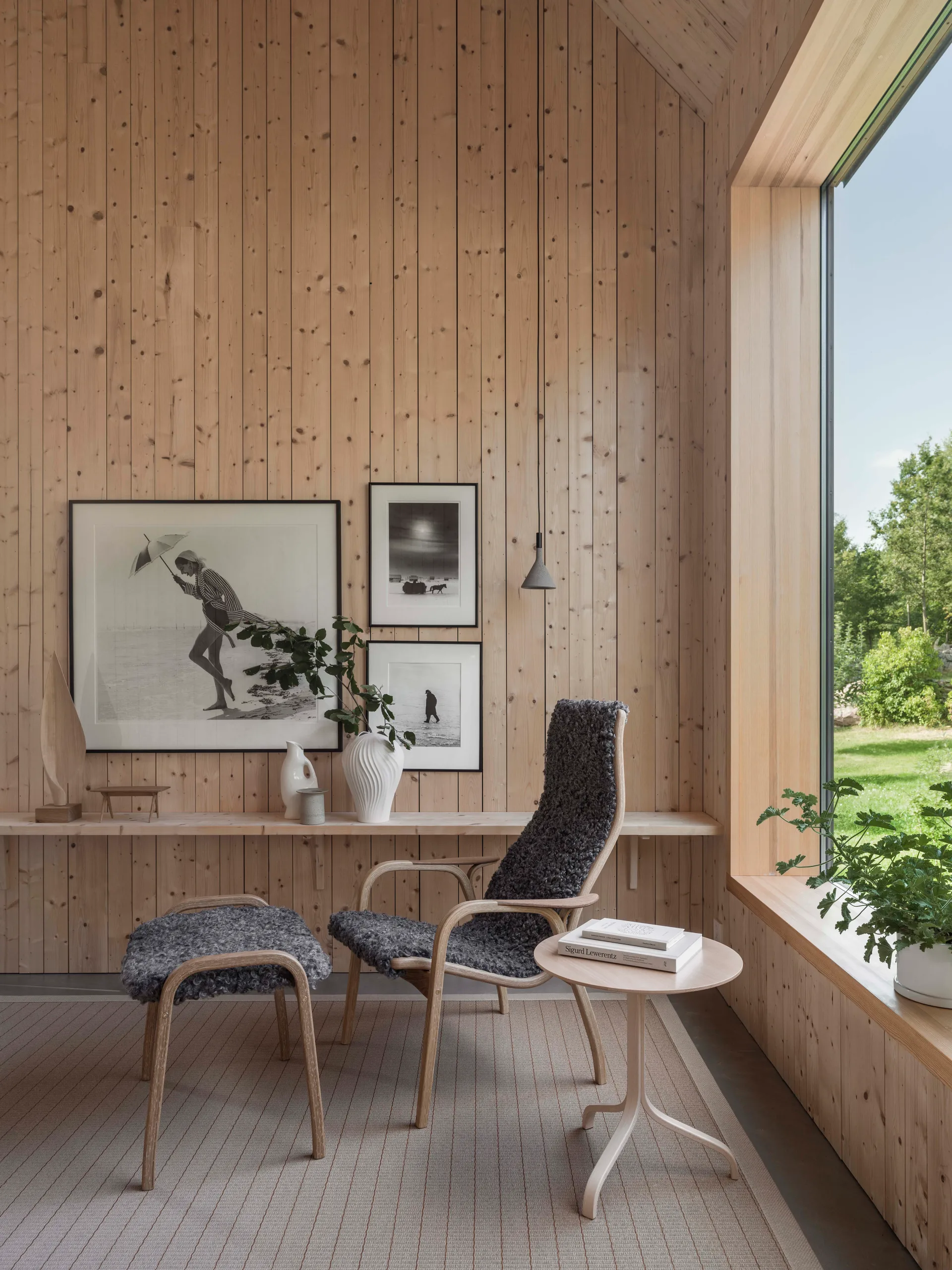 Poltrona Lamino e banquinho carvalho verniz/pele de ovelha, Cinza escandinavo Swedese