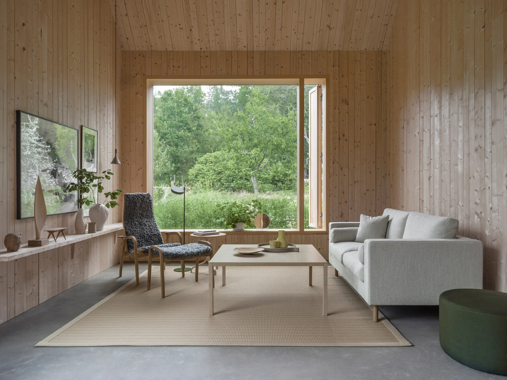 Poltrona Lamino e banquinho carvalho verniz/pele de ovelha, Moonlight (bege) Swedese